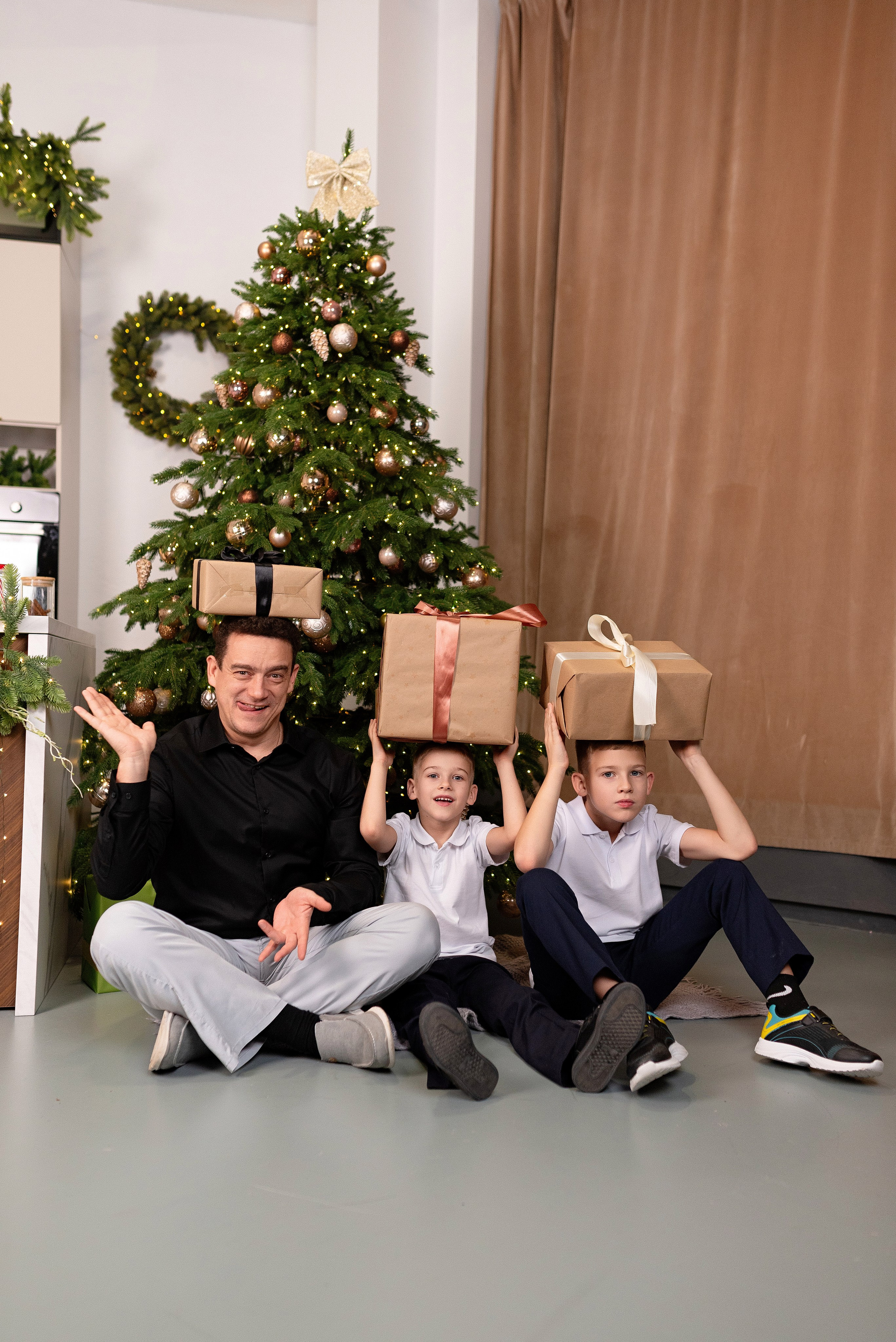 Семейная фотосессия в фотостудии Art Royal. Детский и семейный фотограф в Сургуте и Нефтеюганске Анна Старцева