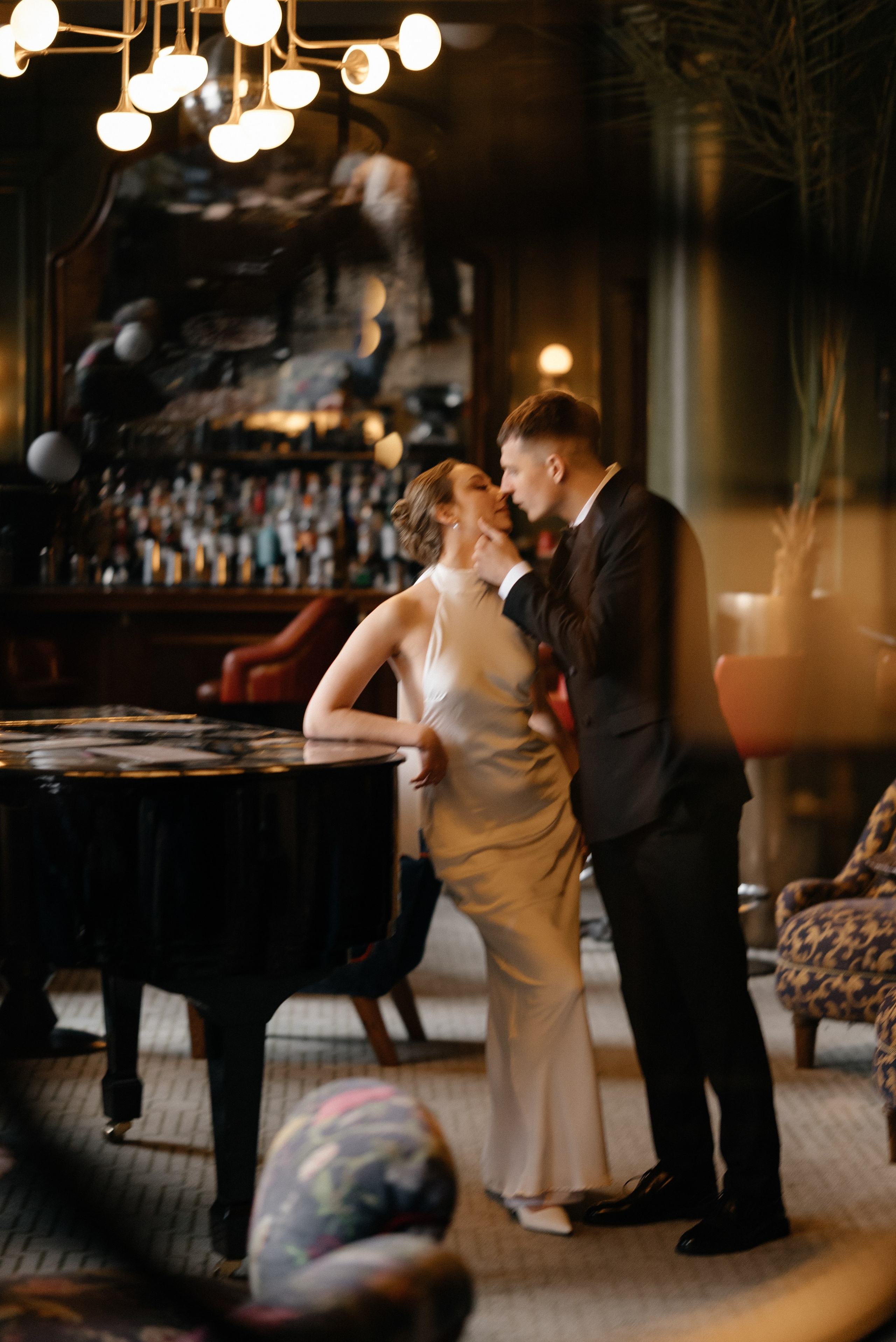 Wedding day in Martinique Bar. Wedding PHOTOGRAPHER Andrew Vnukov
