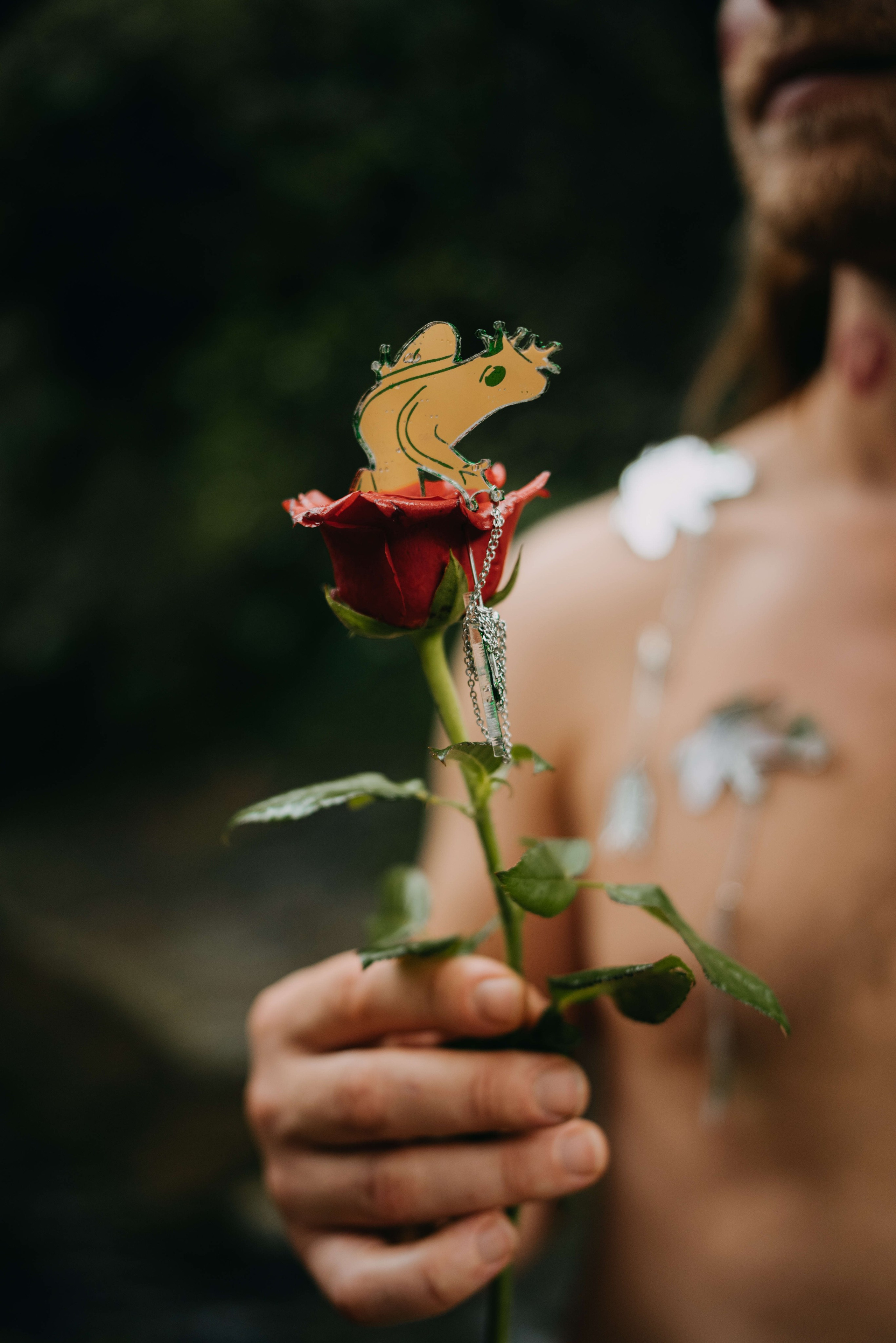 Съемка для бренда славянских украшений в лесу. Портретный и свадебный фотограф в Тбилиси • xeniqo