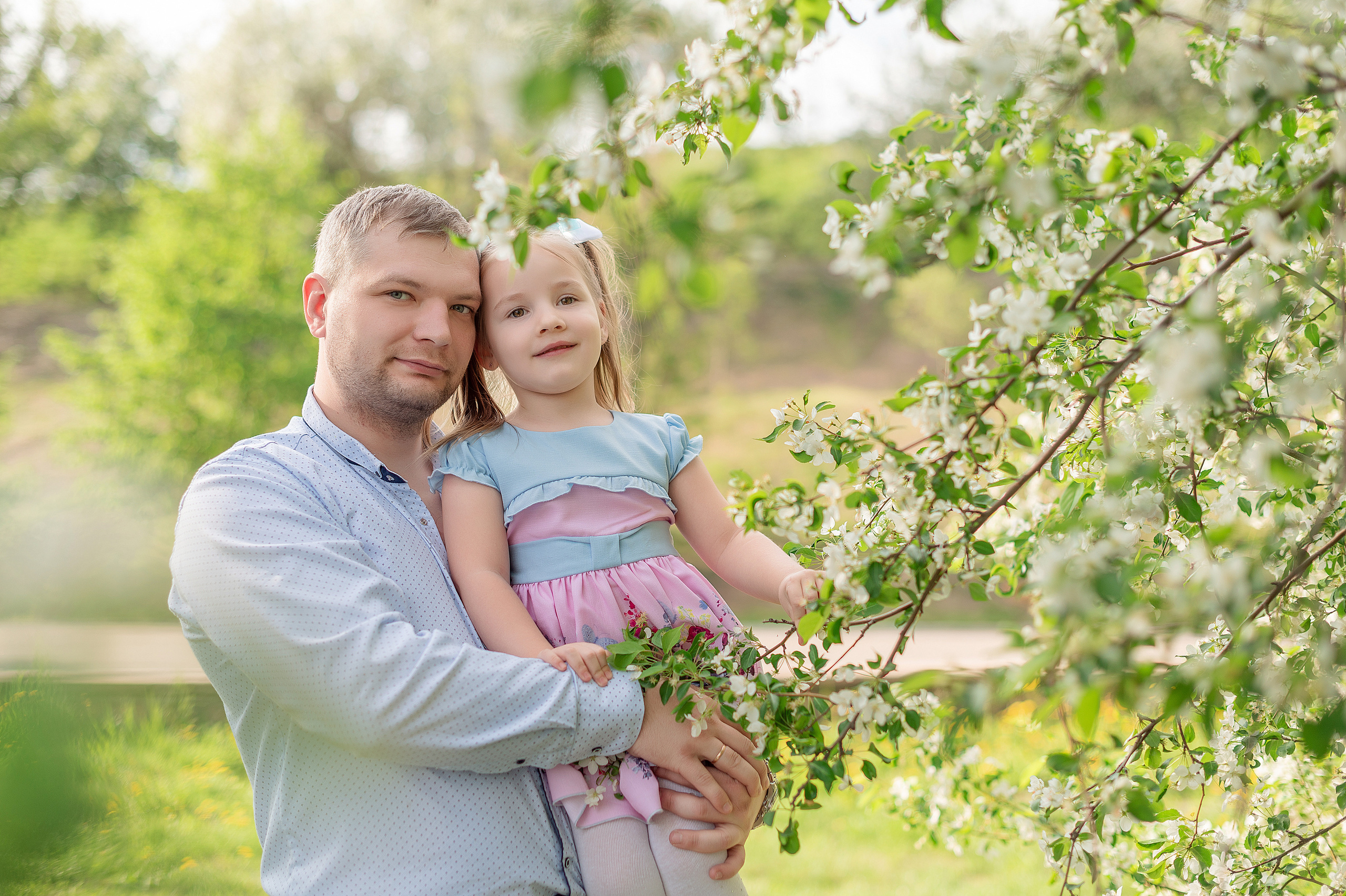 Фотосессии в цветении. Детский и семейный фотограф в Красноярске. Фотосессии новорожденных малышей до 1 месяца