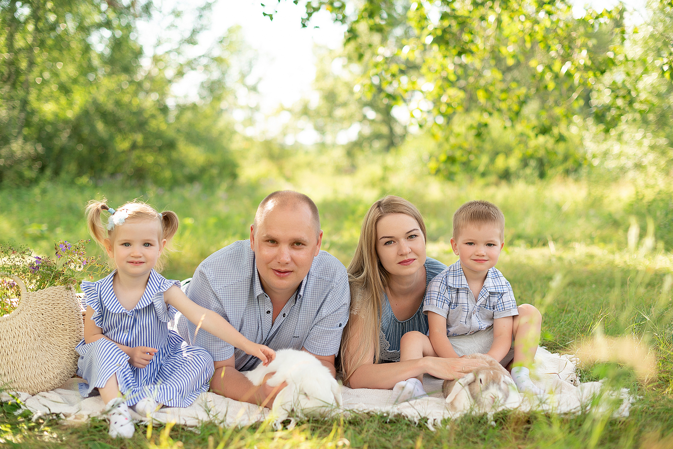Фотосессии в цветении. Детский и семейный фотограф в Красноярске. Фотосессии новорожденных малышей до 1 месяца