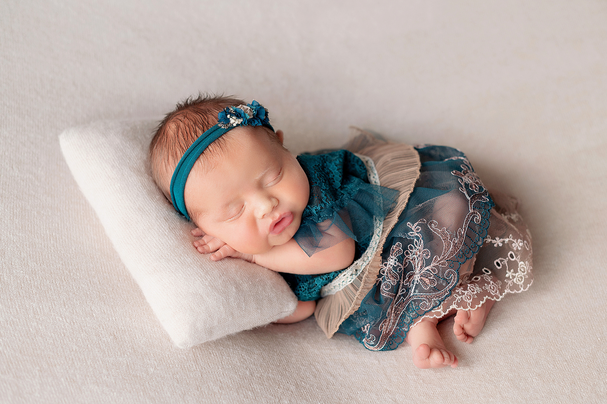 Павел и Симона. Королевская двойня. Детский и семейный фотограф в Красноярске. Фотосессии новорожденных малышей до 1 месяца