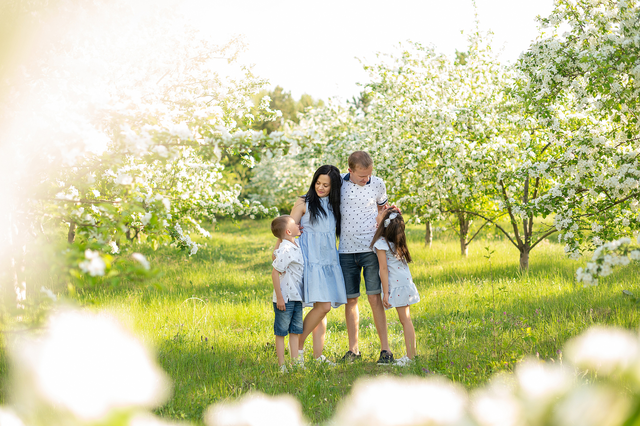 Фотосессии в цветении. Детский и семейный фотограф в Красноярске. Фотосессии новорожденных малышей до 1 месяца