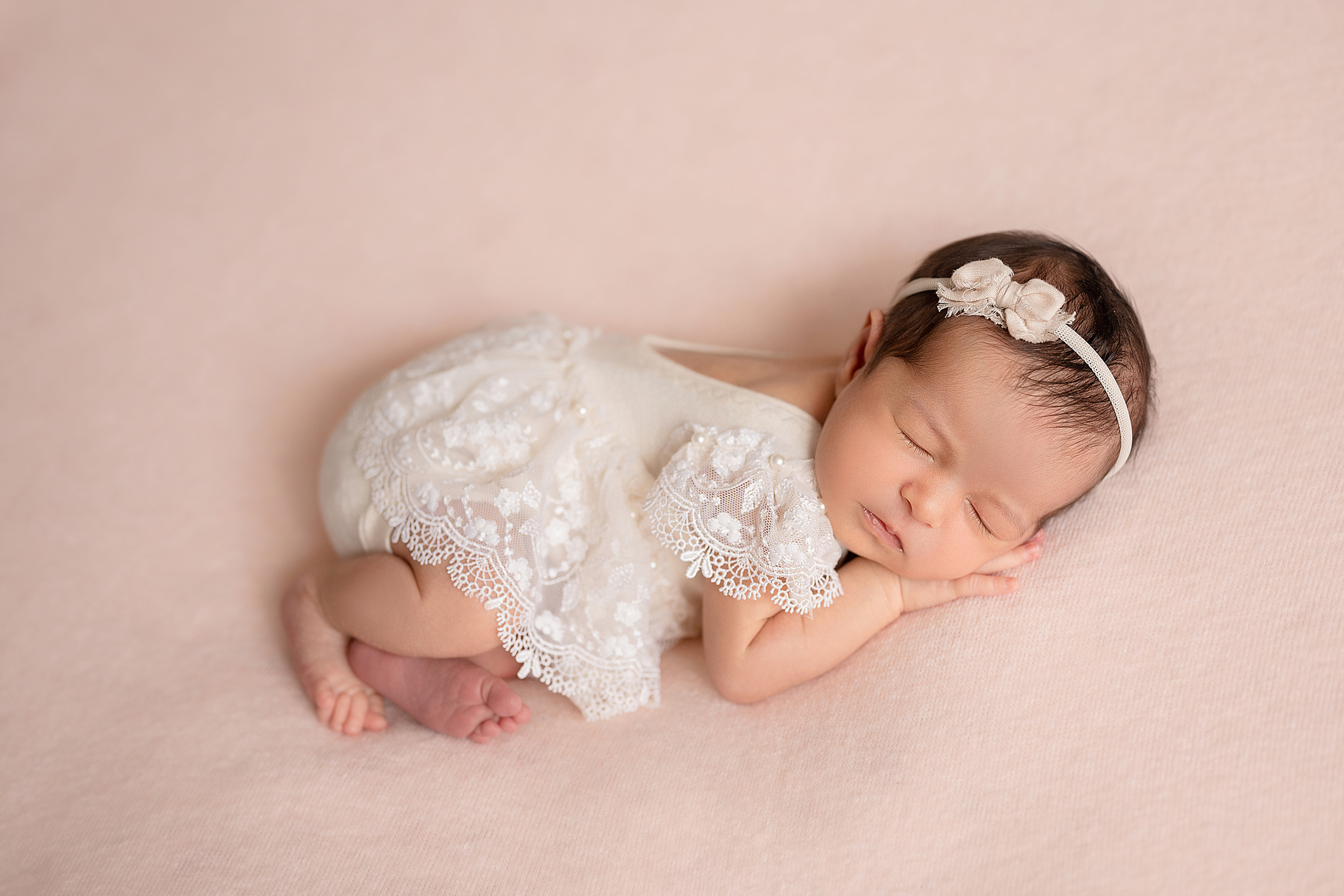 Айель. Детский и семейный фотограф в Красноярске. Фотосессии новорожденных малышей до 1 месяца