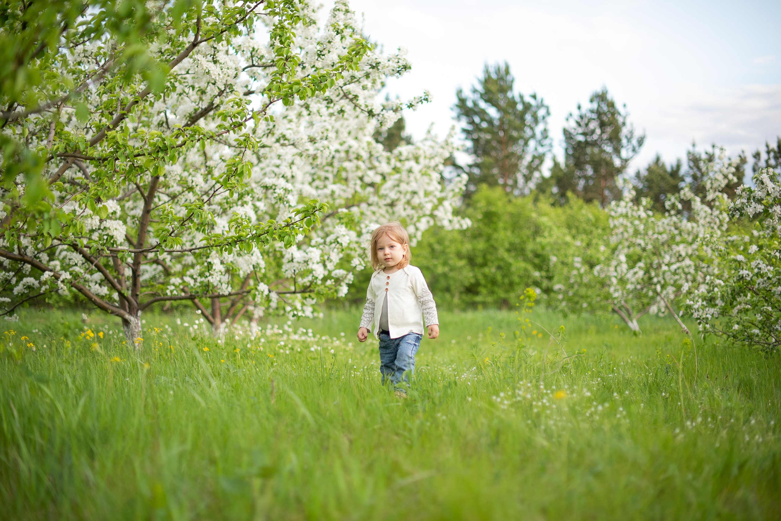 Фотосессии в цветении. Детский и семейный фотограф в Красноярске. Фотосессии новорожденных малышей до 1 месяца