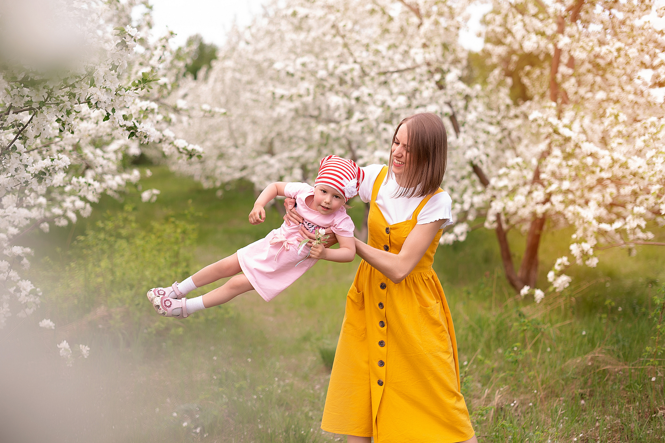 Фотосессии в цветении. Детский и семейный фотограф в Красноярске. Фотосессии новорожденных малышей до 1 месяца