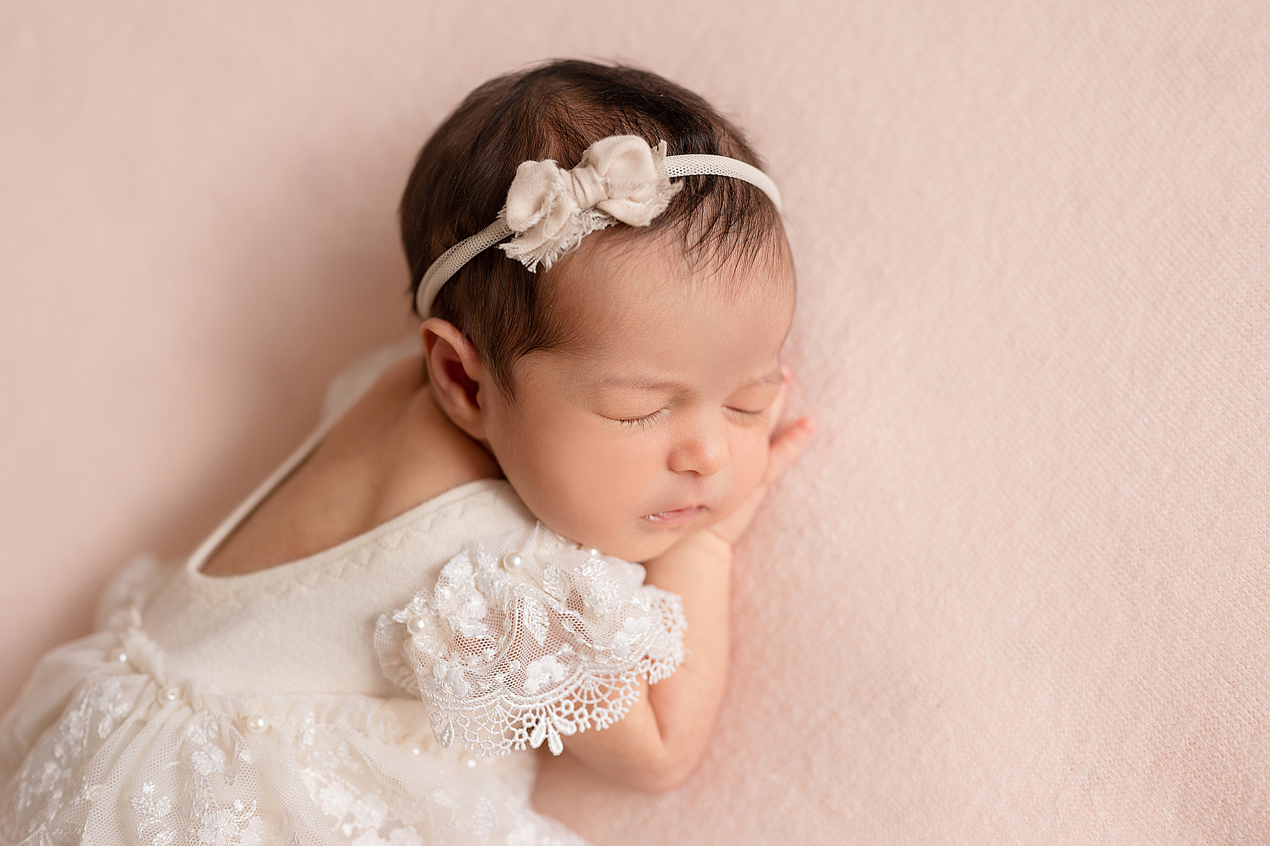 Айель. Детский и семейный фотограф в Красноярске. Фотосессии новорожденных малышей до 1 месяца