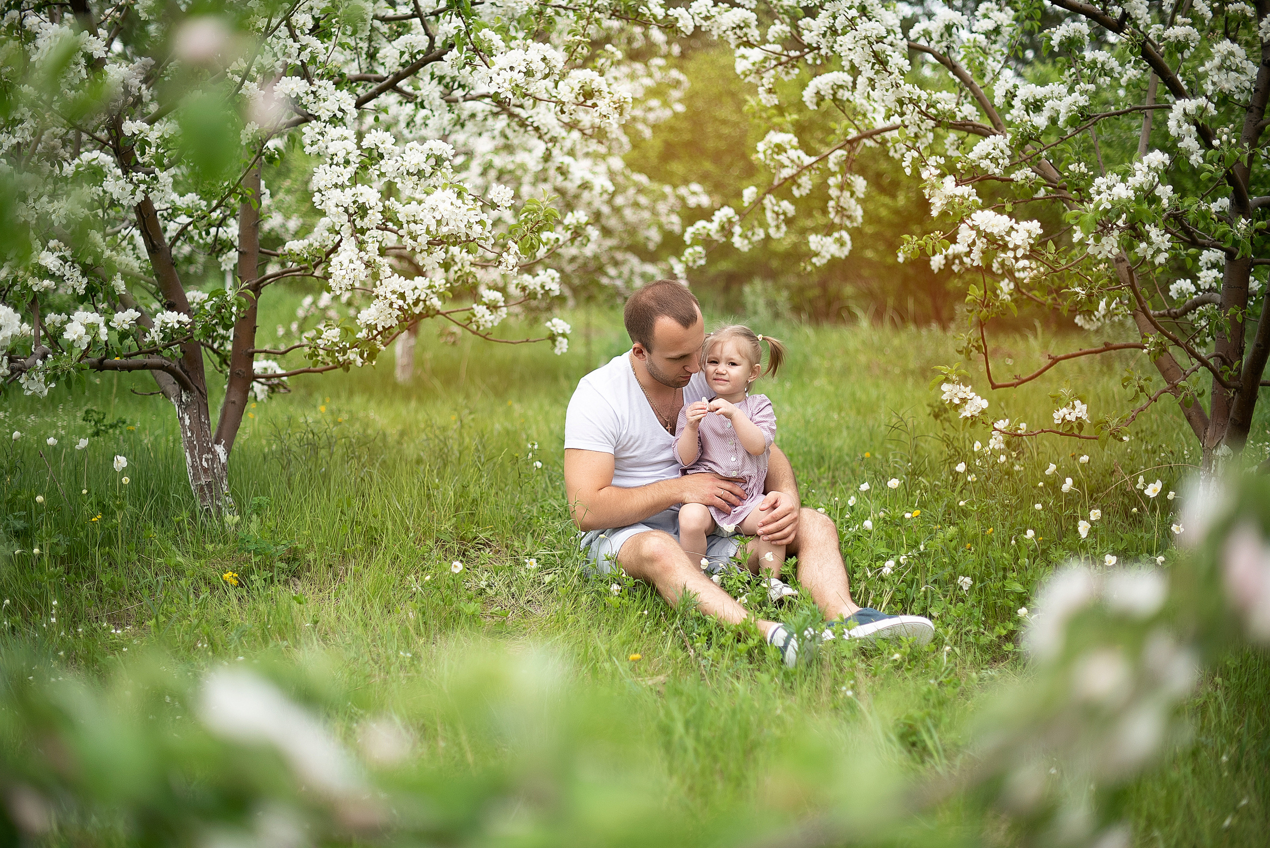 Фотосессии в цветении. Детский и семейный фотограф в Красноярске. Фотосессии новорожденных малышей до 1 месяца