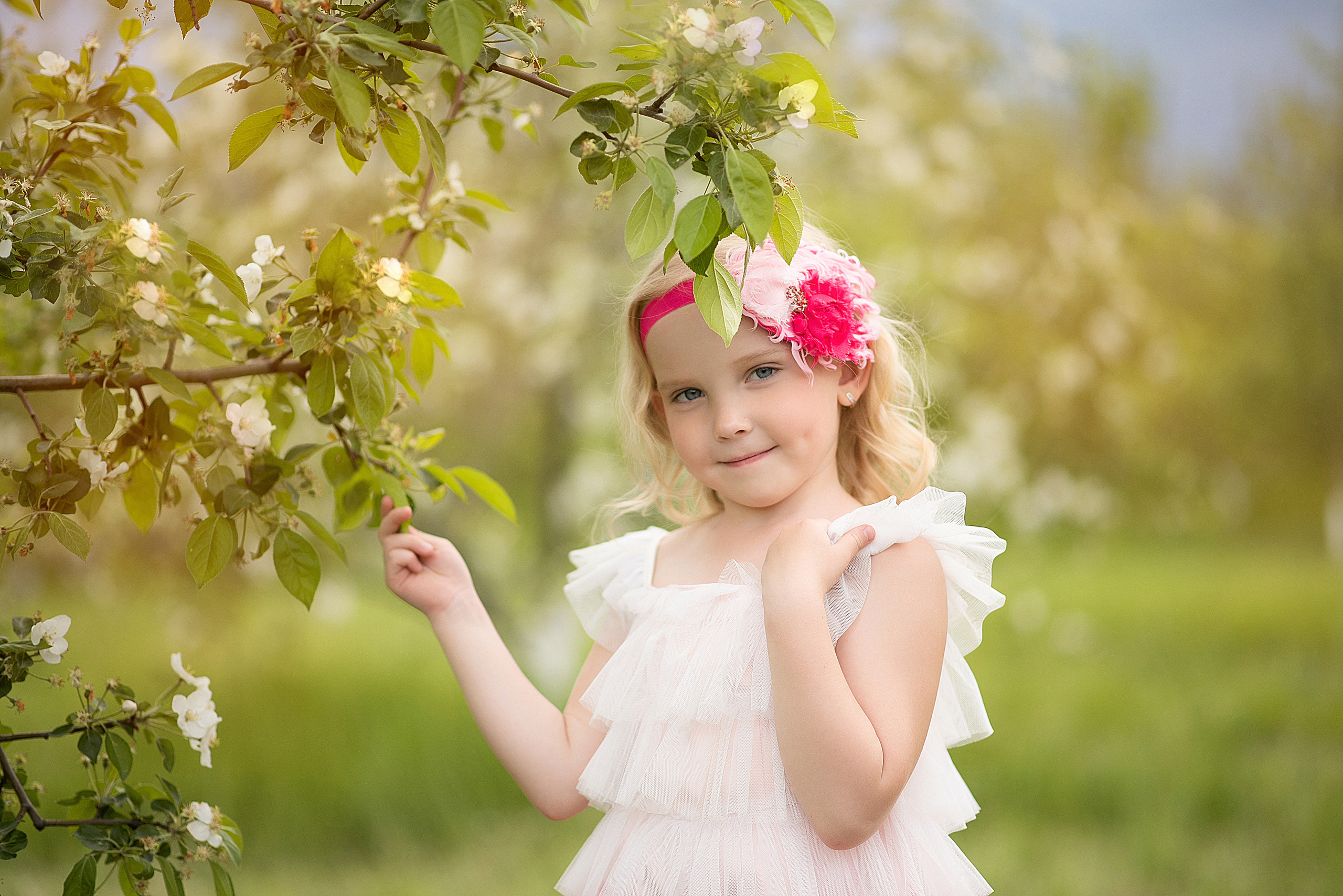 Фотосессии в цветении. Детский и семейный фотограф в Красноярске. Фотосессии новорожденных малышей до 1 месяца