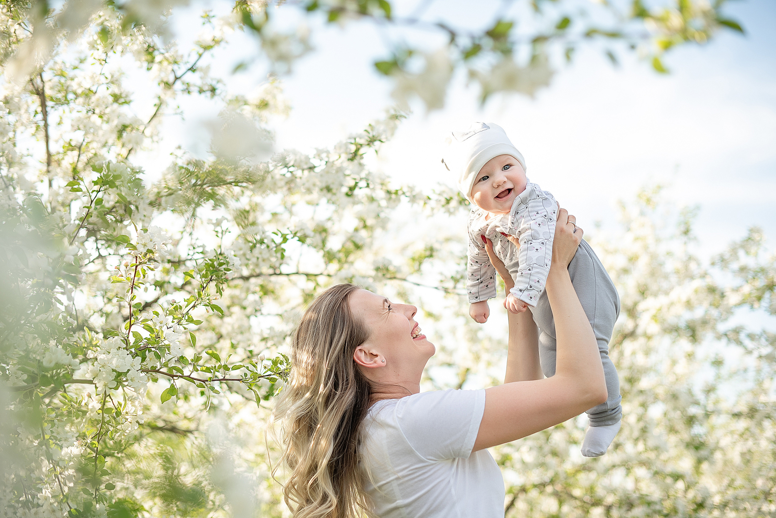 Фотосессии в цветении. Детский и семейный фотограф в Красноярске. Фотосессии новорожденных малышей до 1 месяца