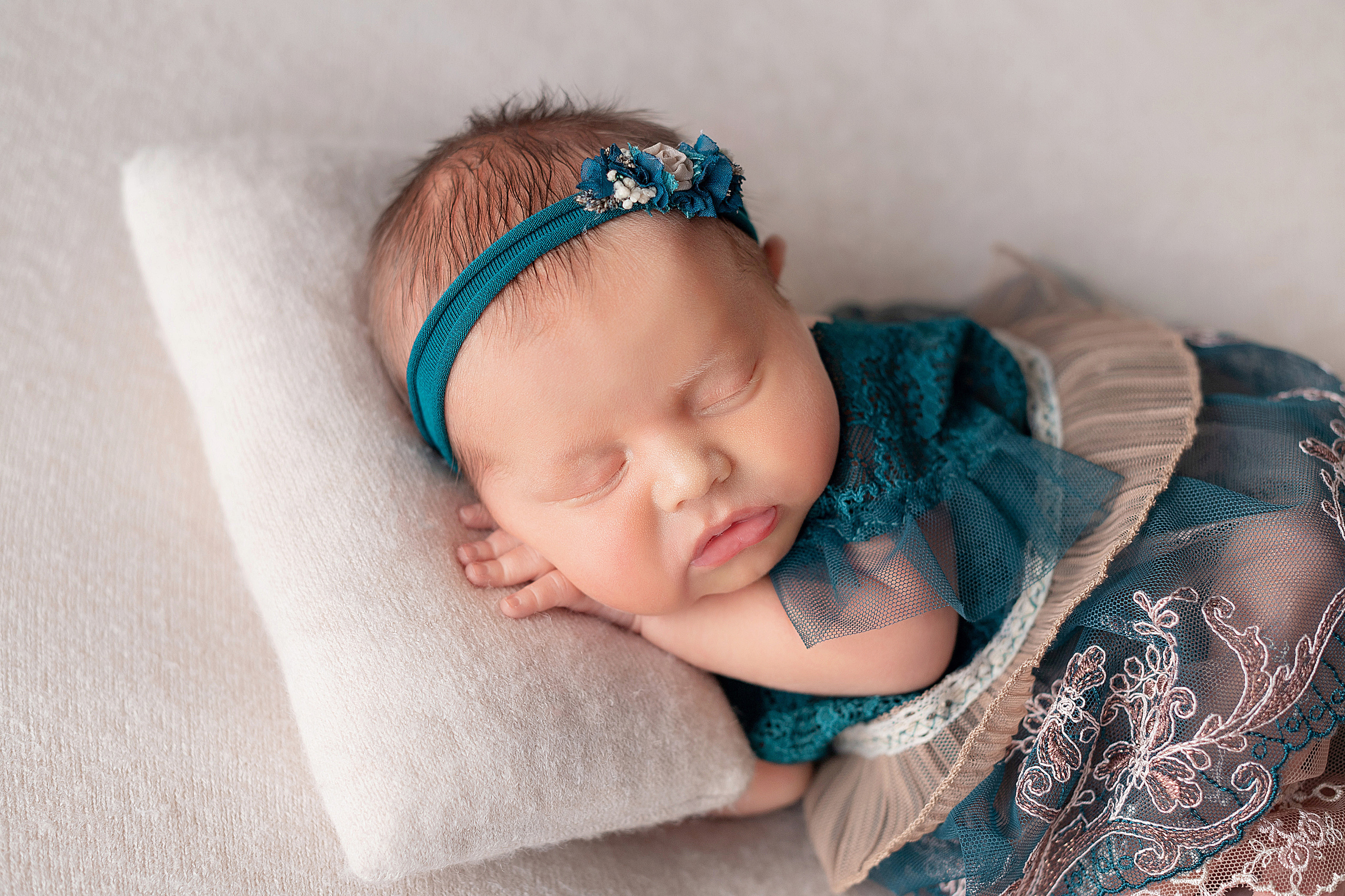 Павел и Симона. Королевская двойня. Детский и семейный фотограф в Красноярске. Фотосессии новорожденных малышей до 1 месяца