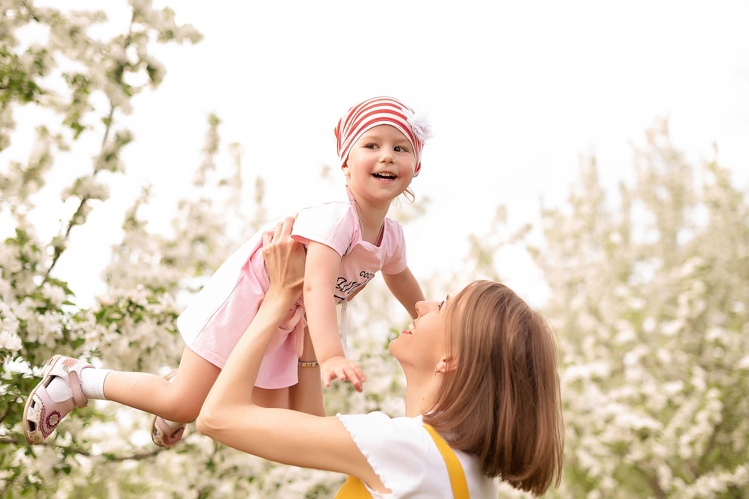 Фотосессии в цветении. Детский и семейный фотограф в Красноярске. Фотосессии новорожденных малышей до 1 месяца