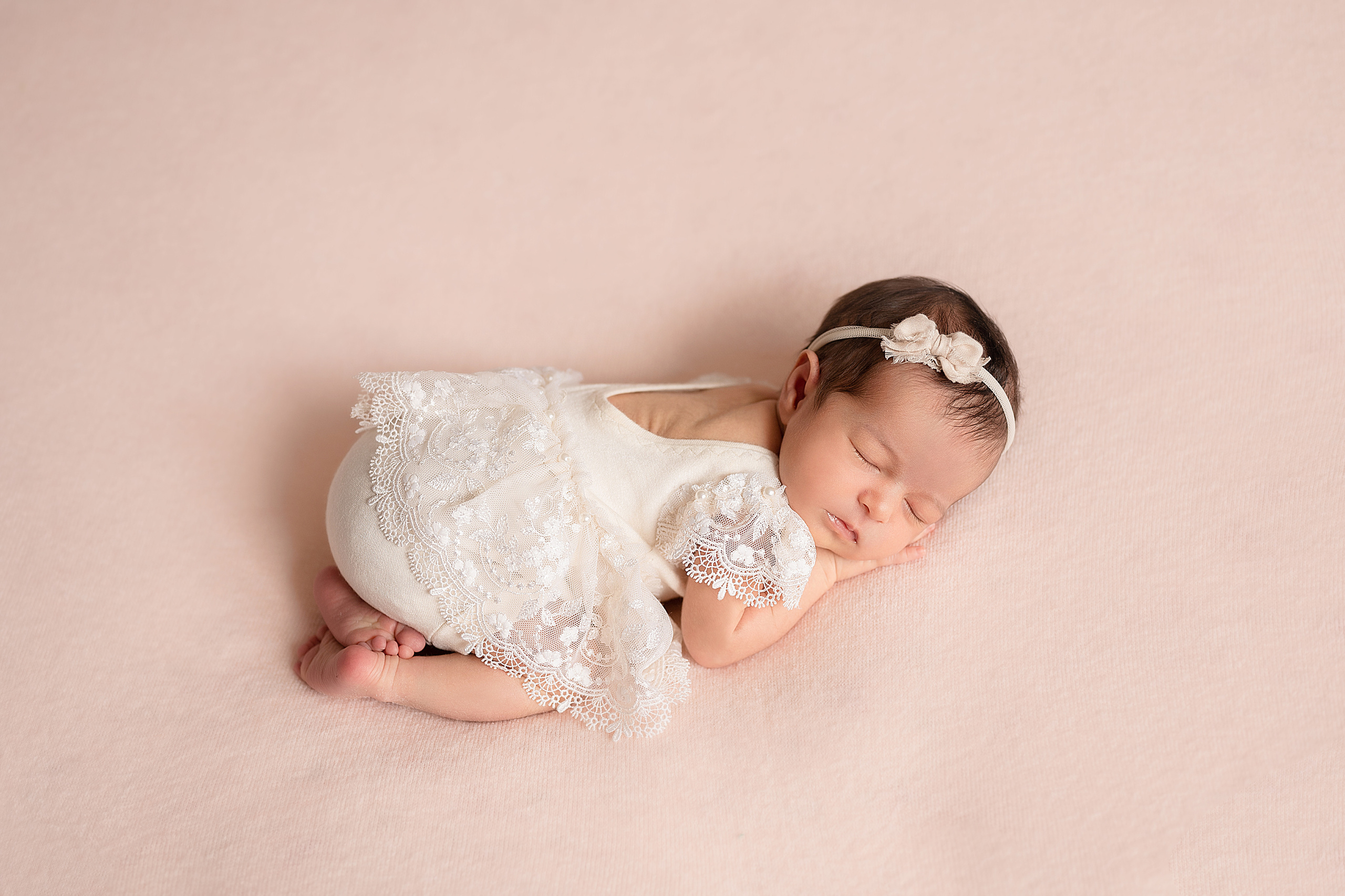 Айель. Детский и семейный фотограф в Красноярске. Фотосессии новорожденных малышей до 1 месяца