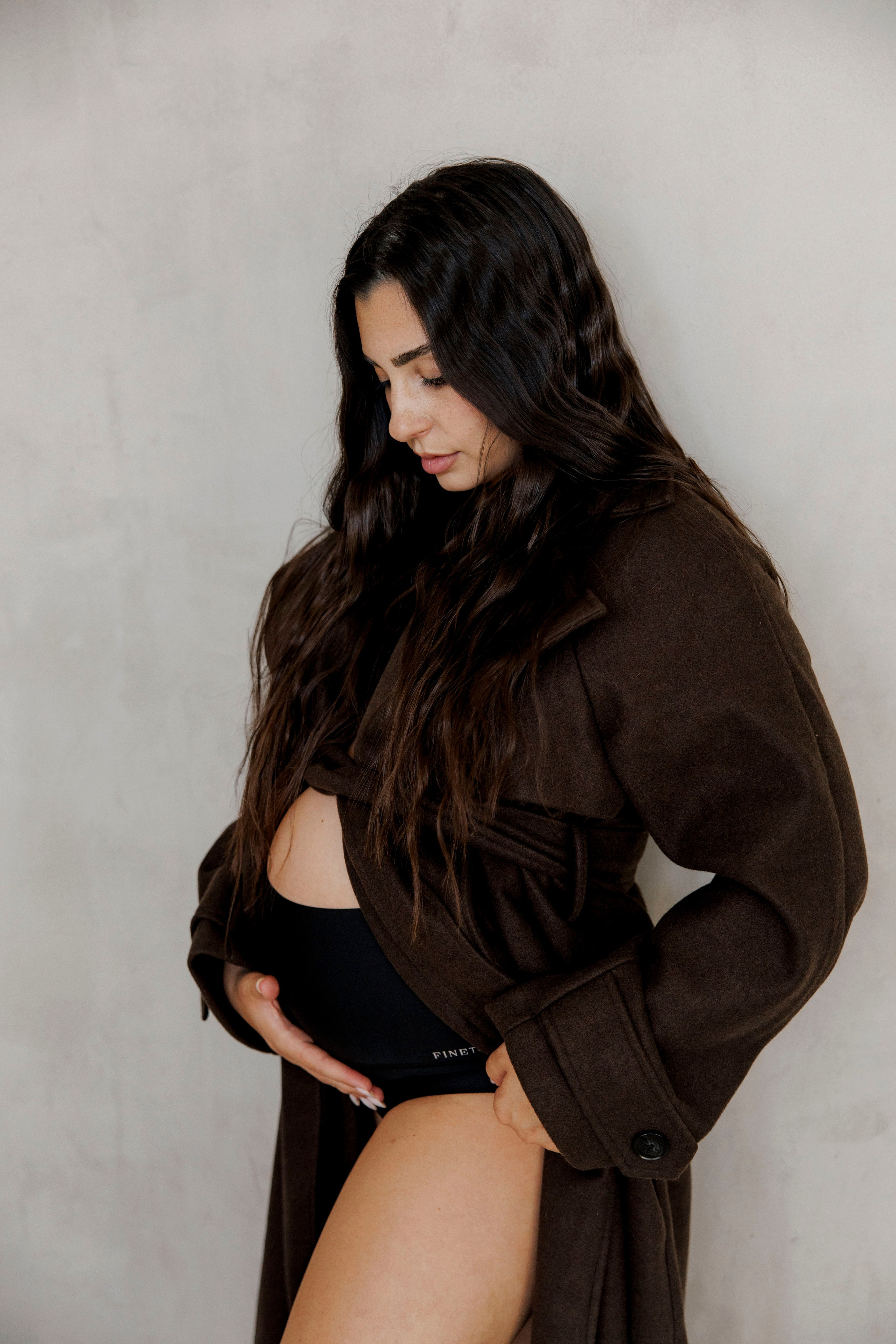 Pregnancy photoshoot inside the Grey Studio. Главная