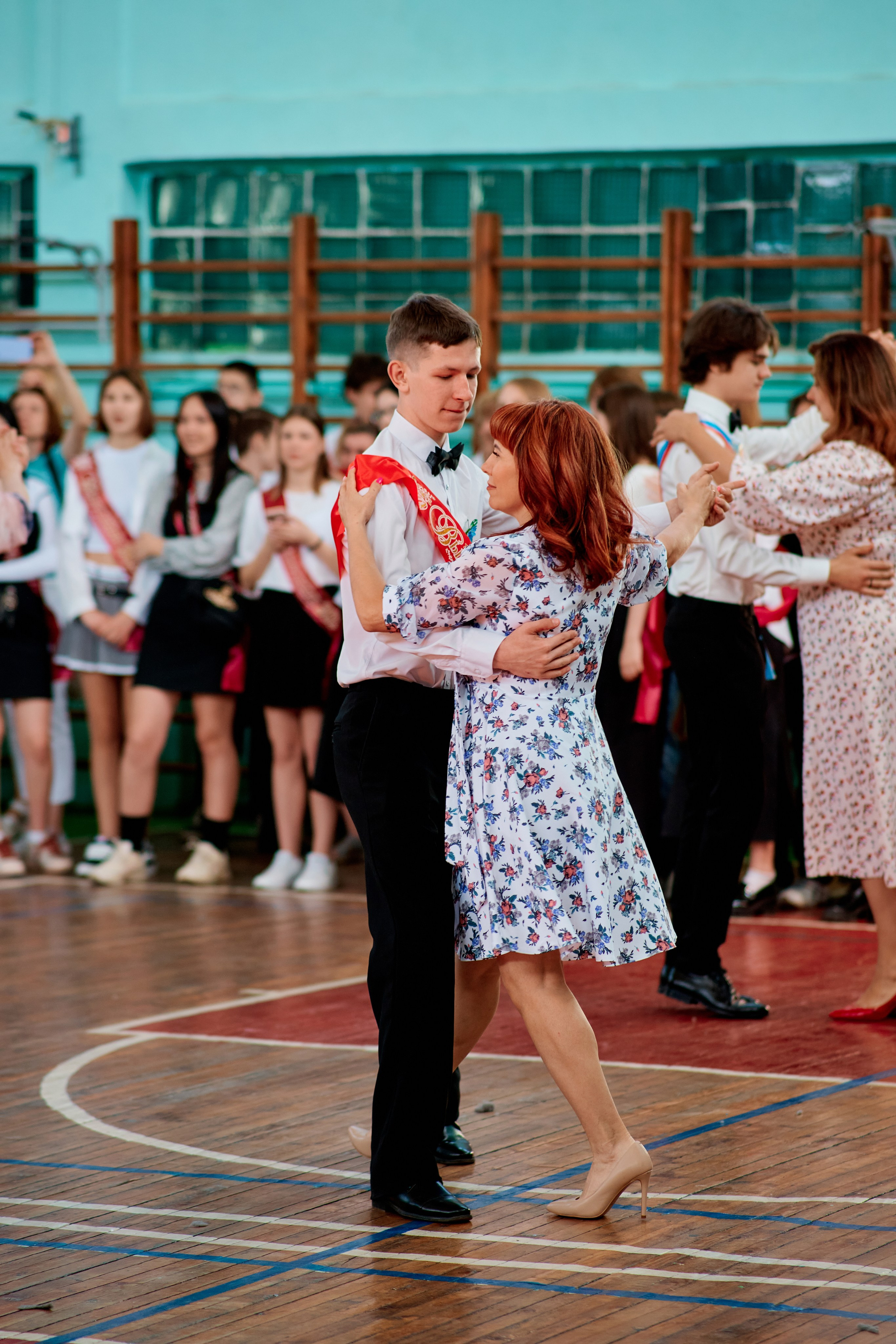 Последний звонок. 11 класс. Фотограф Таганрог Анна Трайжон