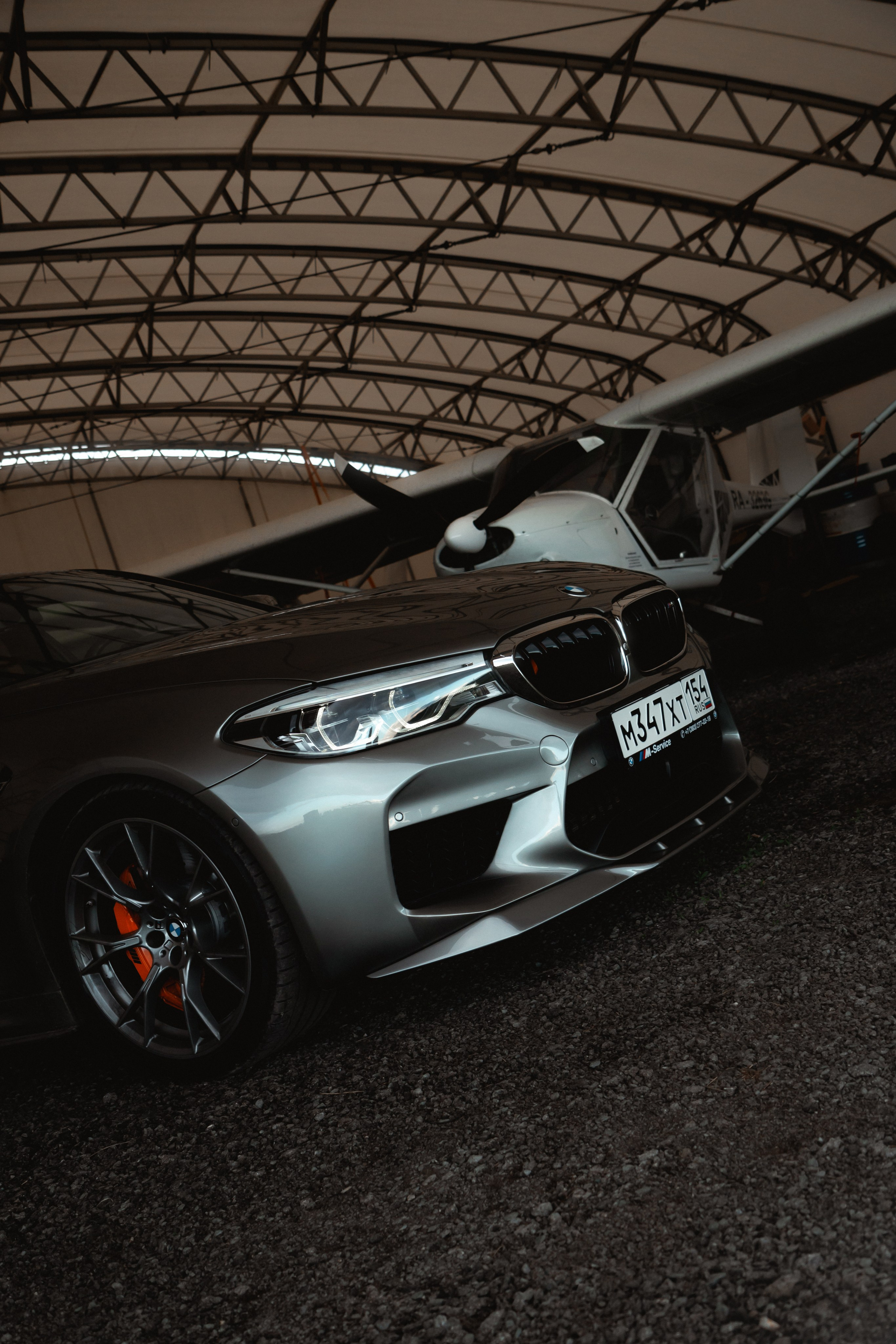 BMW M5 with plane. Автомобильный фотограф и видеограф в Новосибирске|Александра Косухина
