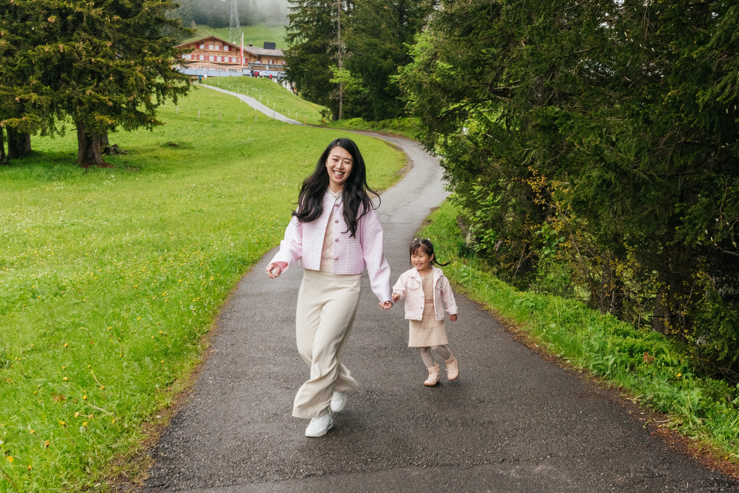 Hazell, Wilbur, Viola and Sophia (Grindelwald). Photographer in Interlaken area
