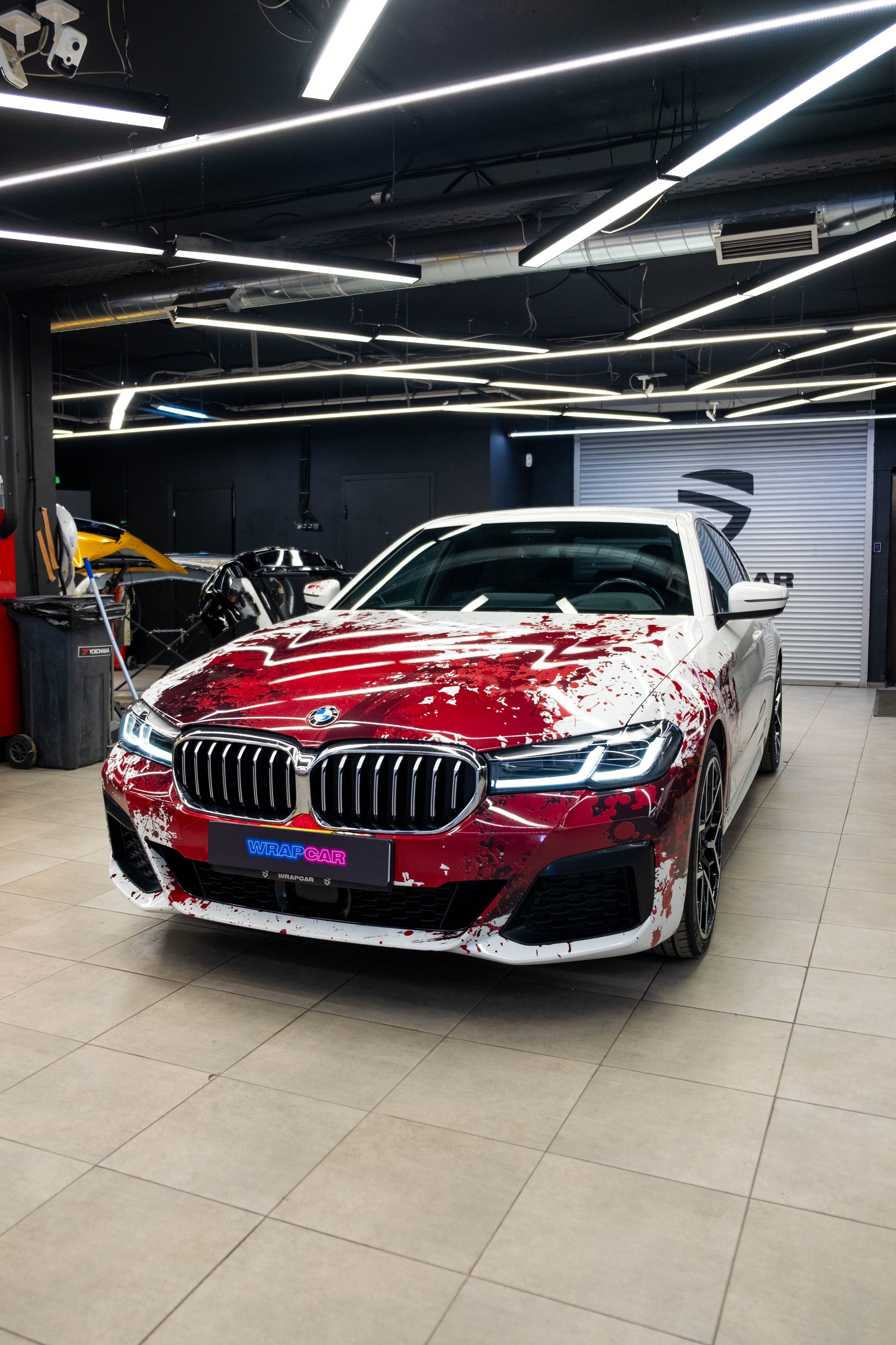 Винилография на BMW 5 G30. Студия дизайна и оклейки авто Barmaley Design