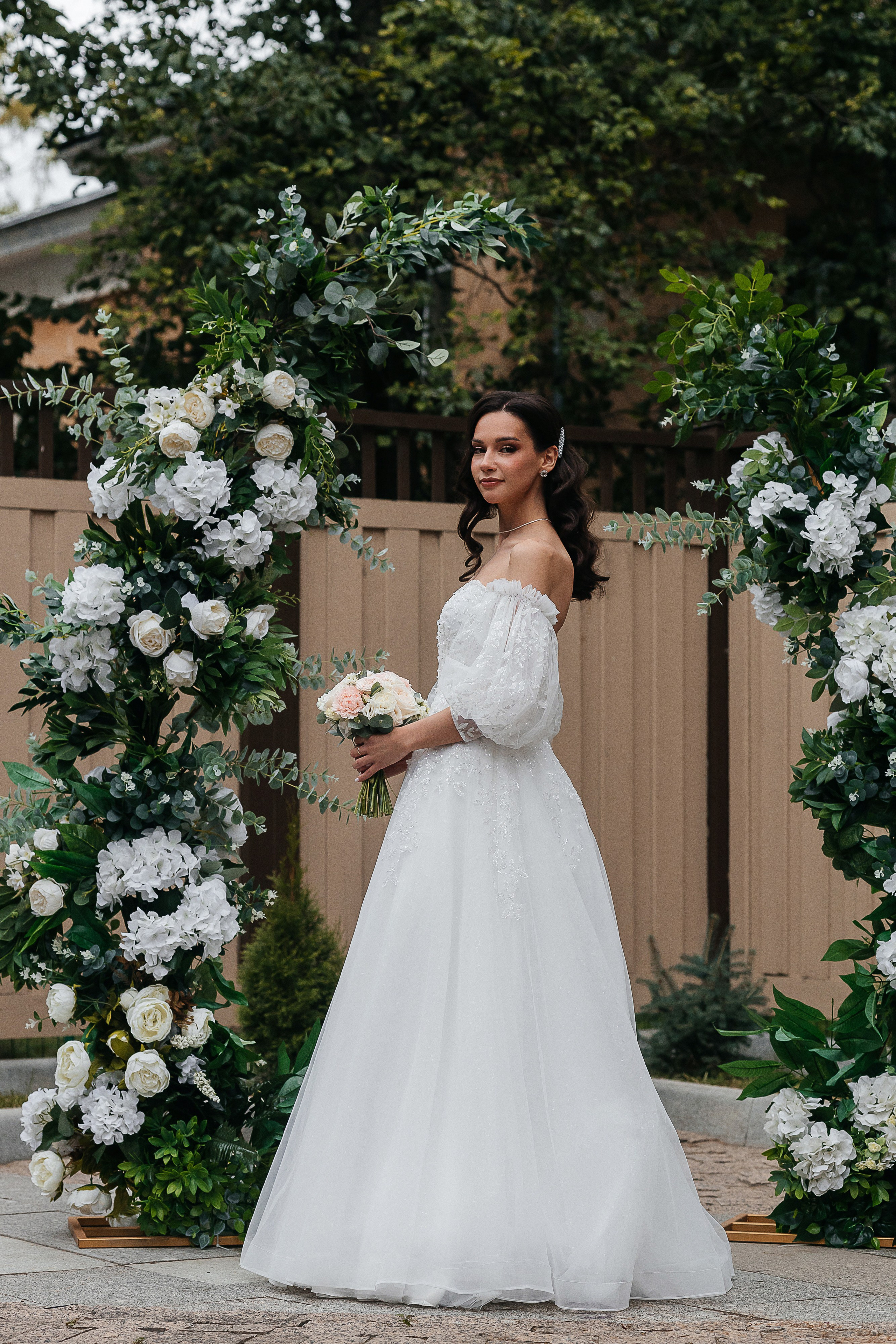 Волшебное утро невесты в номере отеля. Олег Сверчков | Свадебный фотограф Вологда