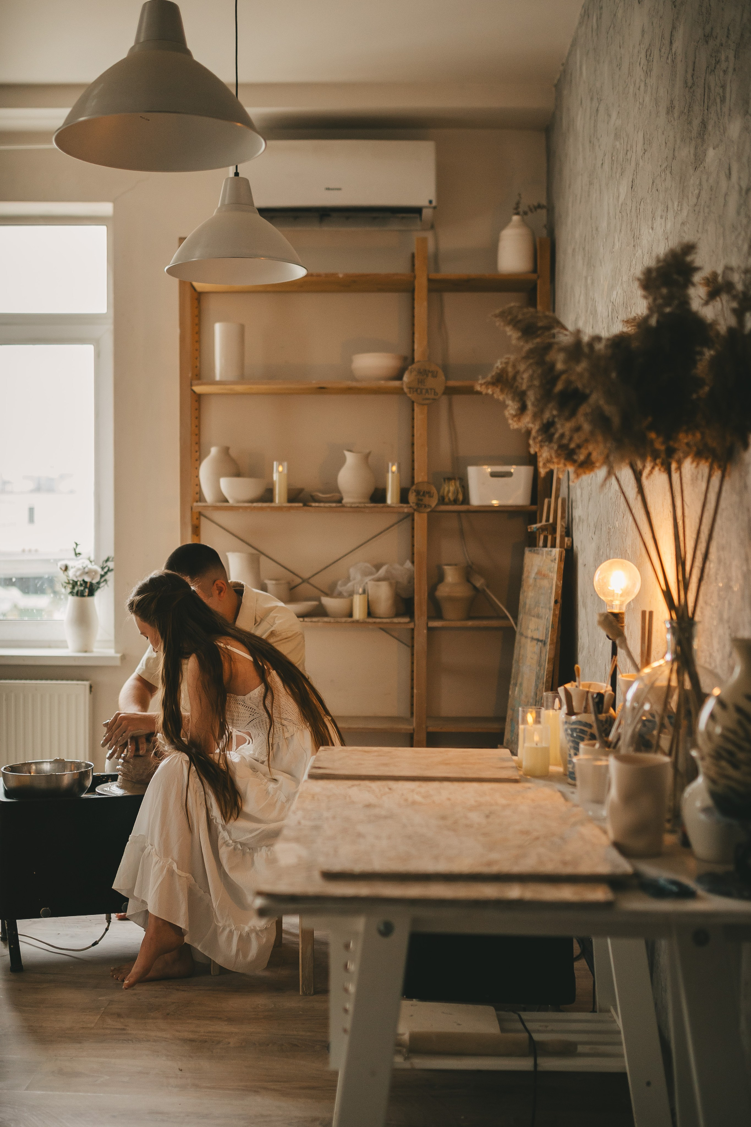 Дима и Даша в гончарной мастерской. Семейный lifestyle фотограф в Санкт-Петербурге Людмила Пахомова