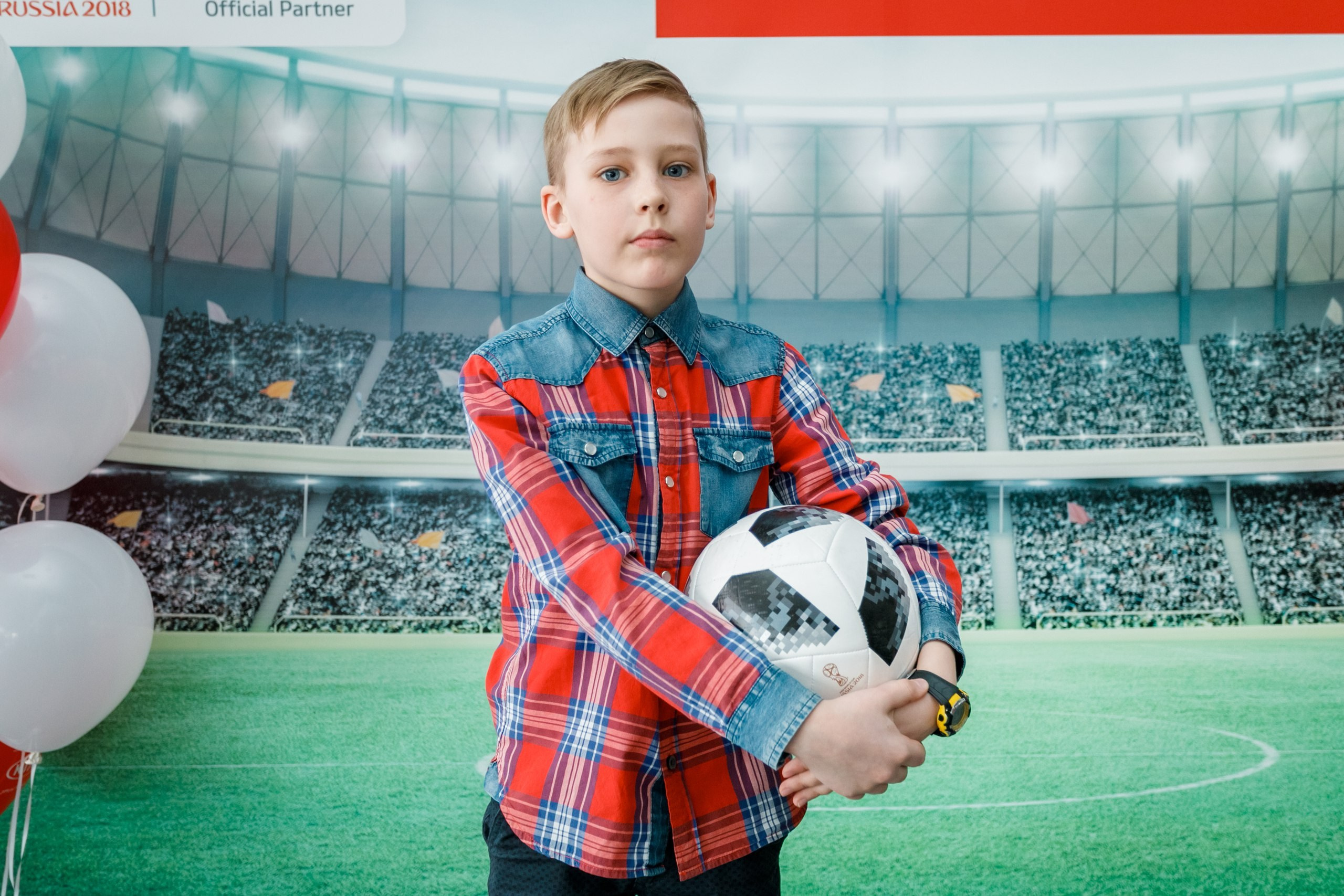 Розыгрыш билетов на ЧМ по футболу FIFA @ Киа Центр. Репортажный фотограф Максим Полянский. Москва, Санкт-Петербург, Красноярск