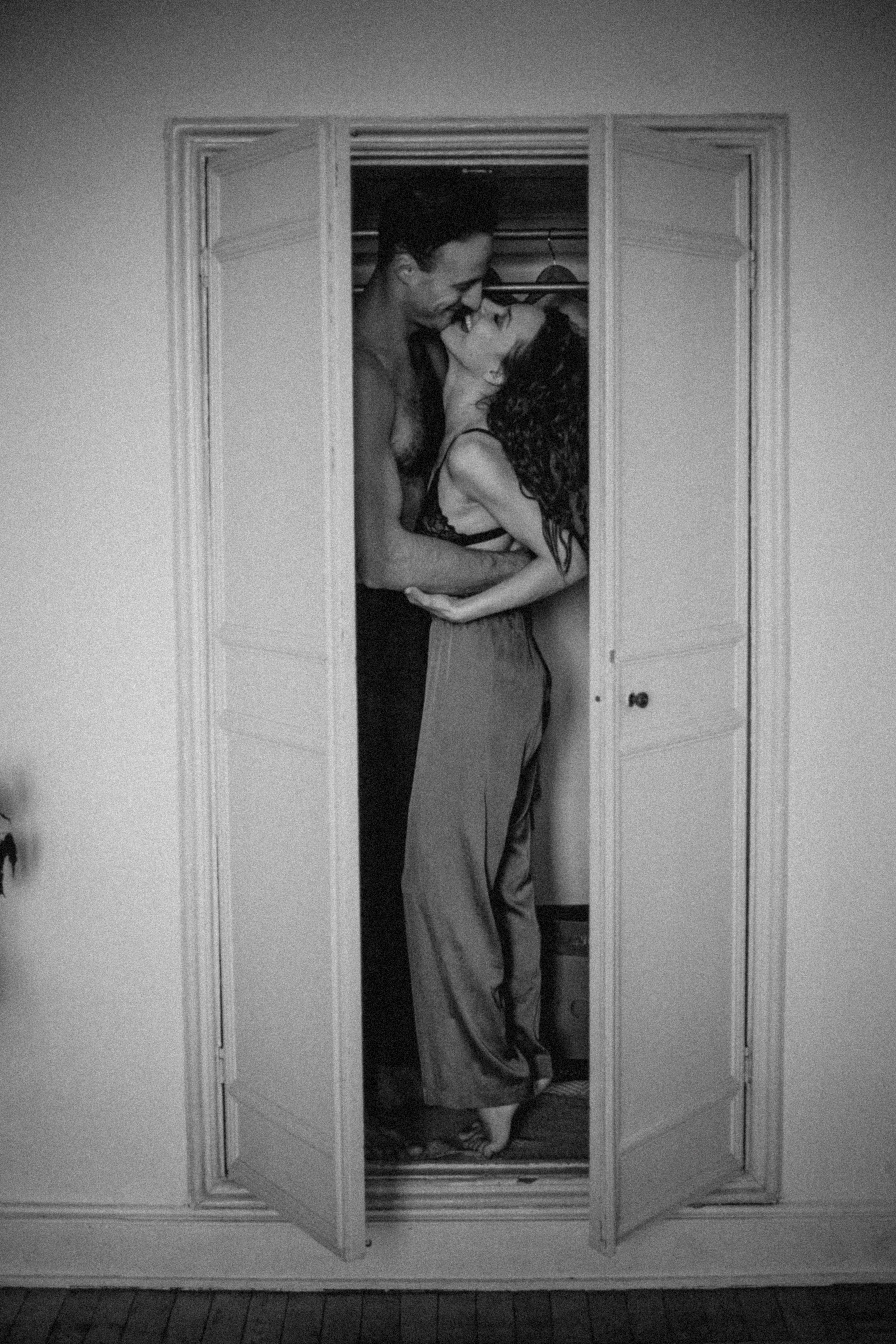 пара в шкафу