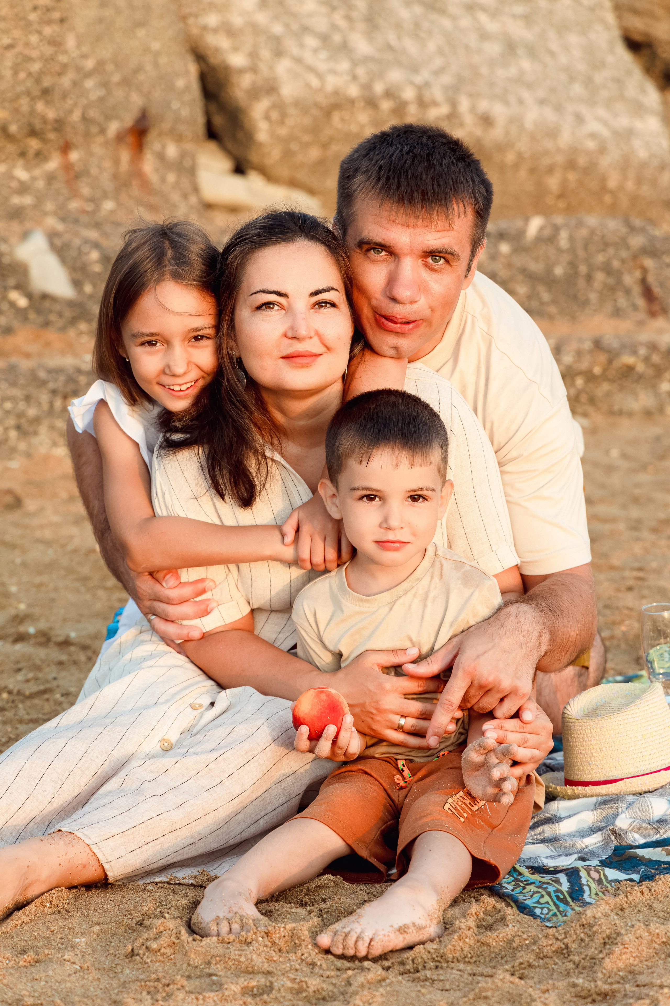 Гаяна с семьей на рассвете. Свадебный и семейный фотограф в Каспийске Алёна Нурмагомедова