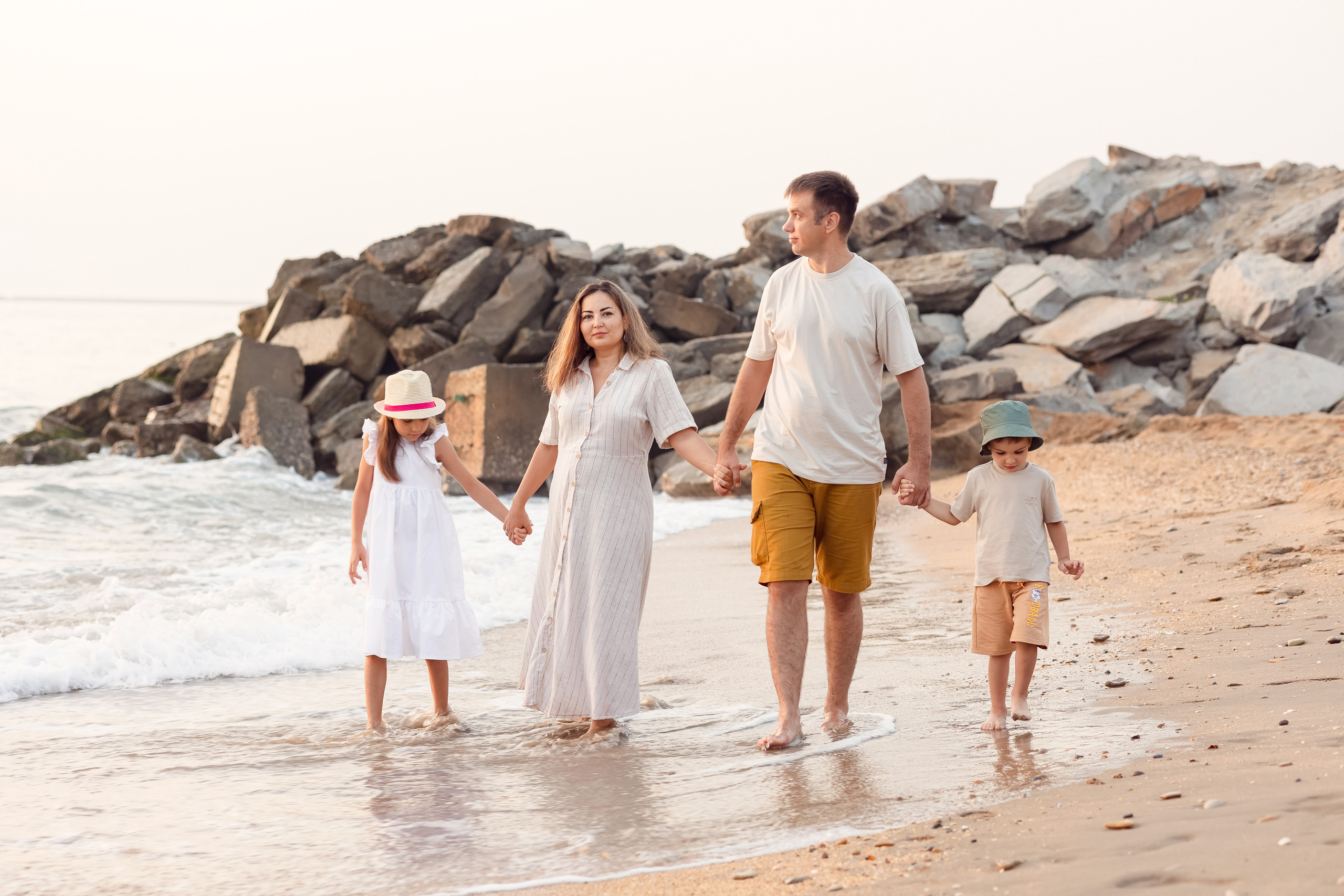 Гаяна с семьей на рассвете. Свадебный и семейный фотограф в Каспийске Алёна Нурмагомедова