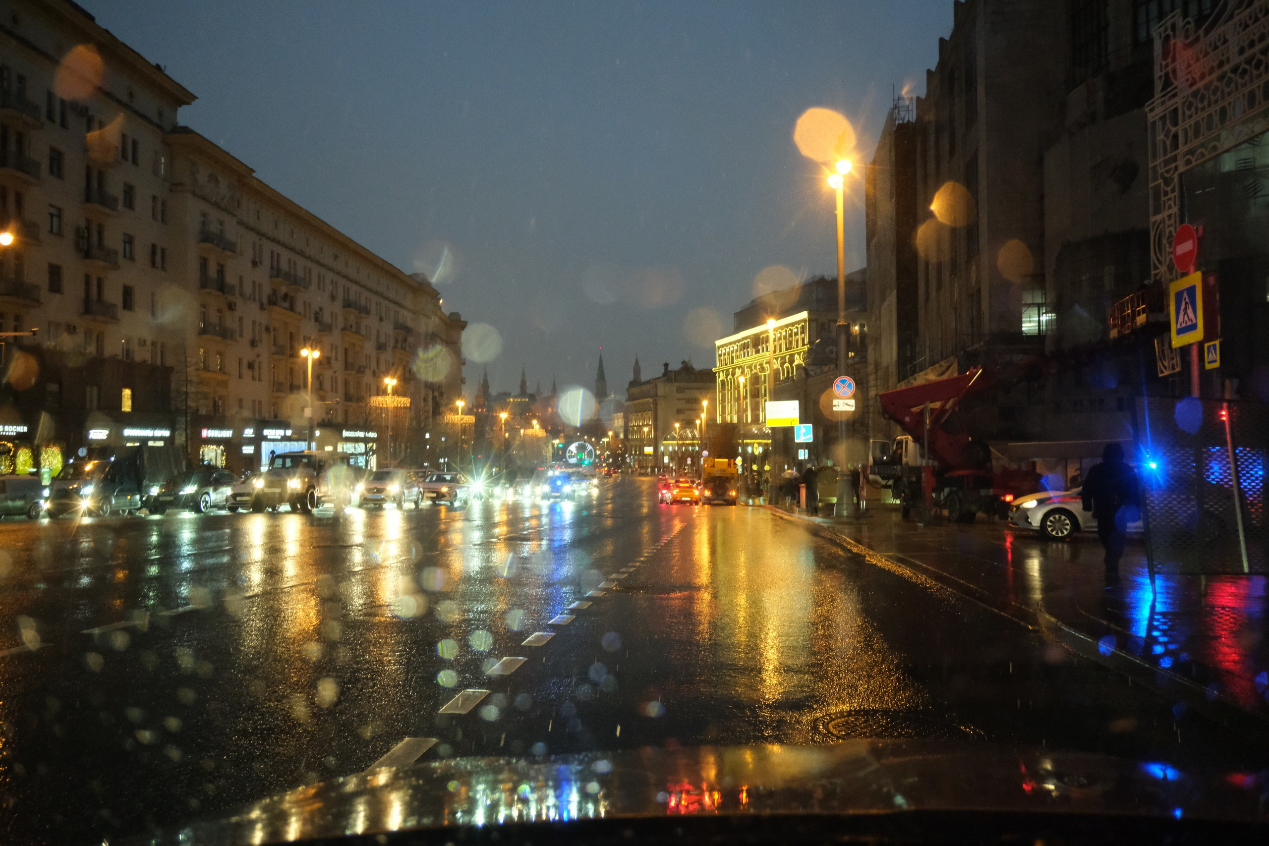 Вечерний город. Улица, люди, жизнь…