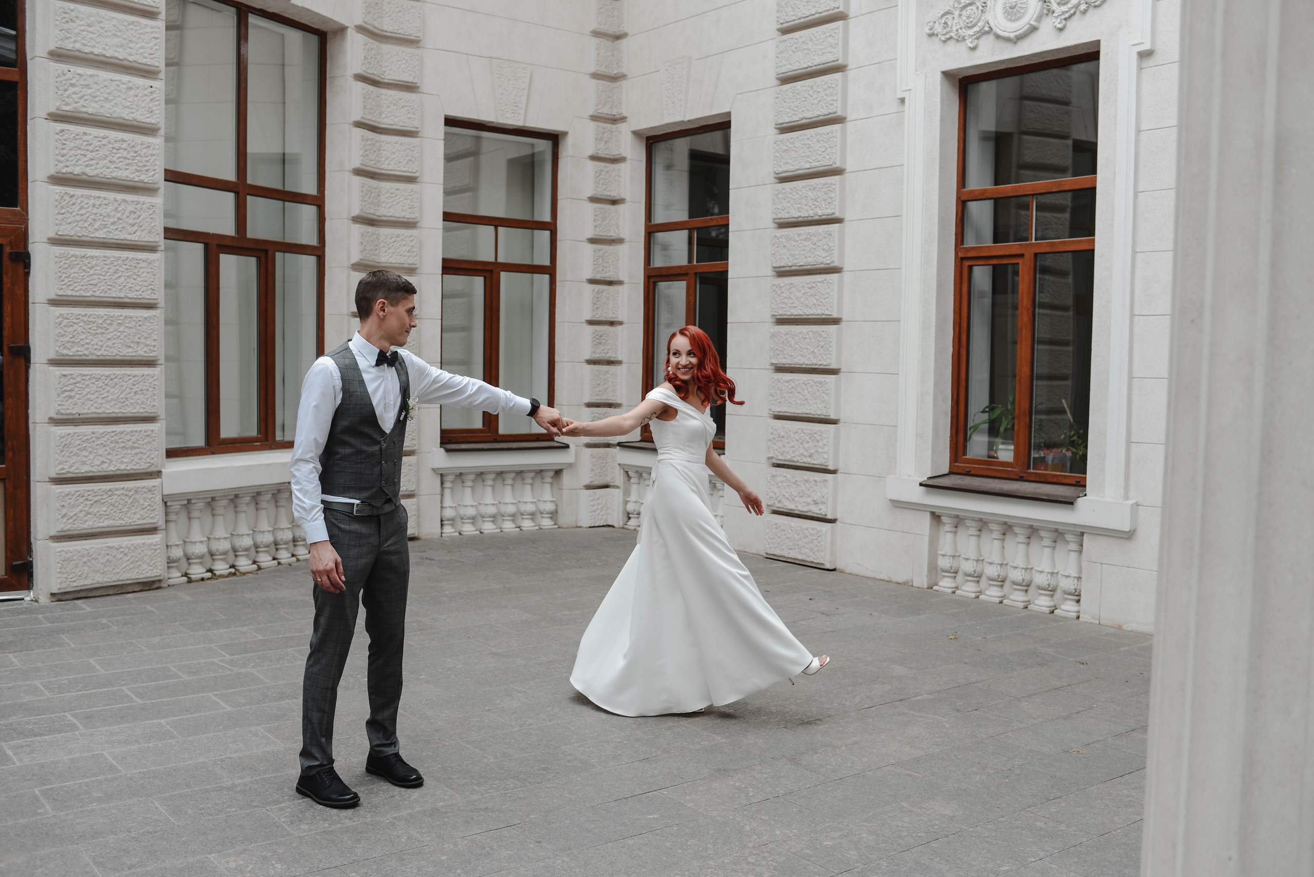 Свадебная прогулка по городу. Фотограф Ярута Оксана / Ростов-на-Дону