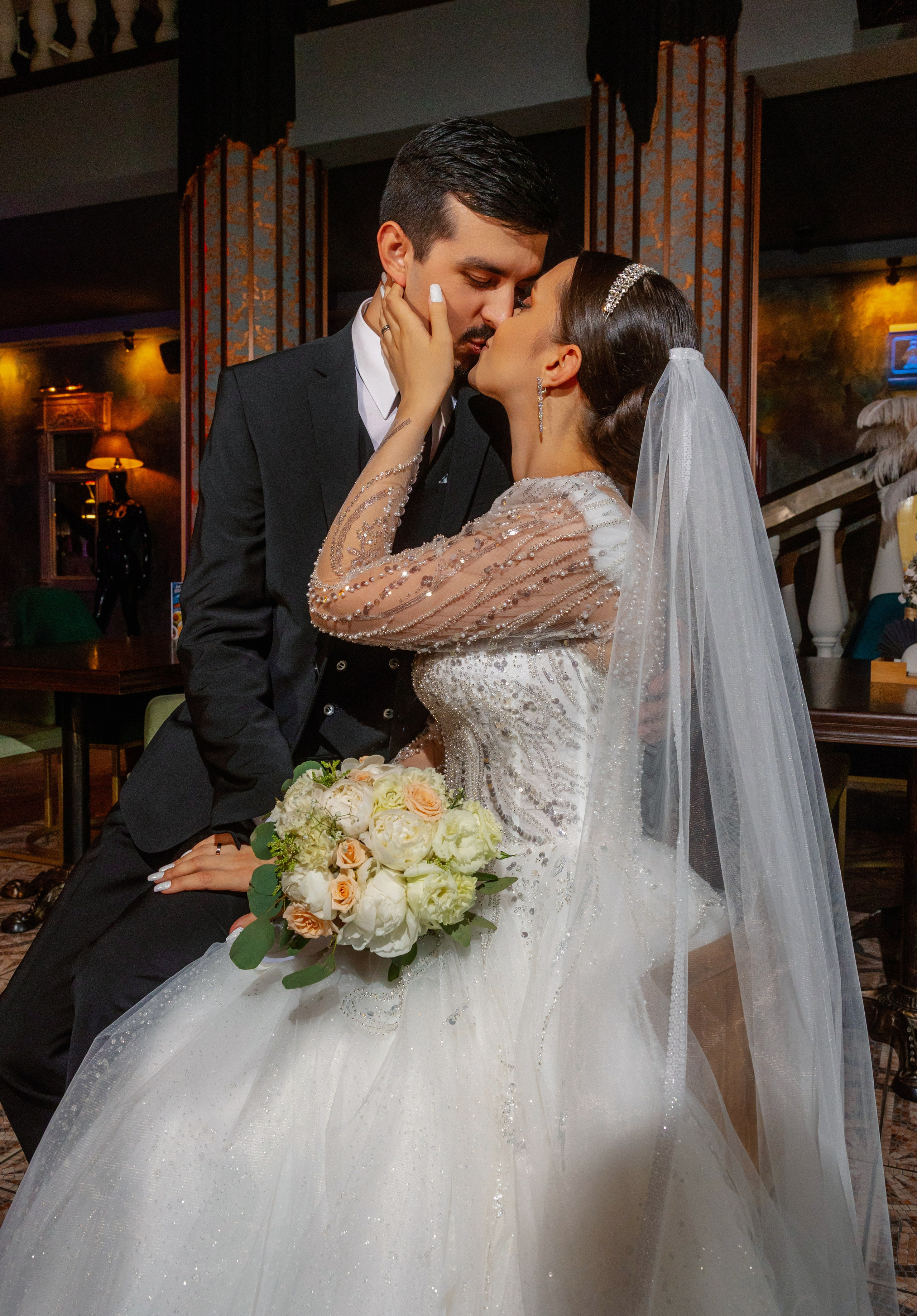 Заур и Валерия. Фотограф Петров Александр Свадьбы, Съемка в студии, Выпускные альбомы г. Балашов