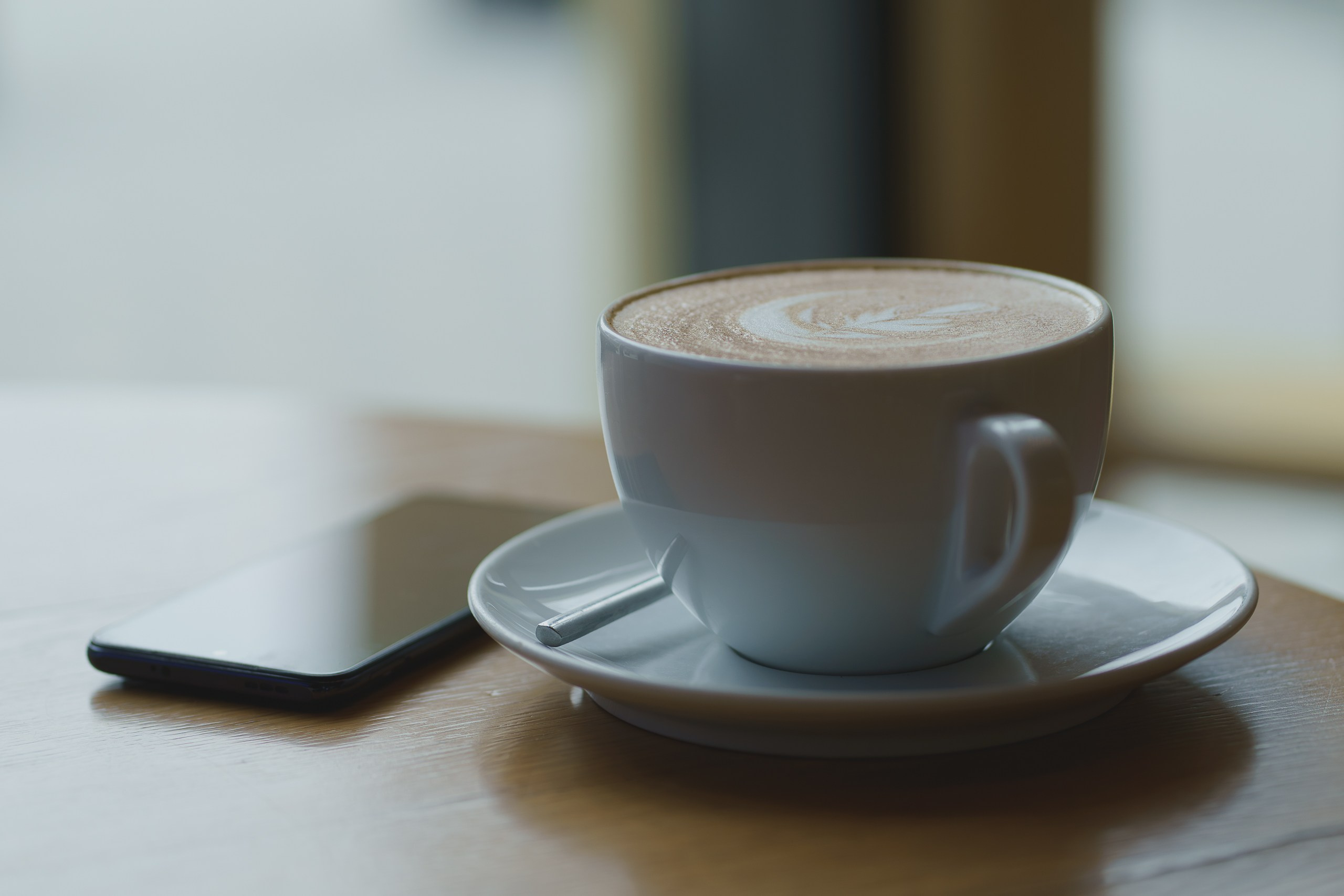 Портреты в кафе — стильные бизнес-портреты для блогера | Профессиональный портретный фотограф Екатеринбург