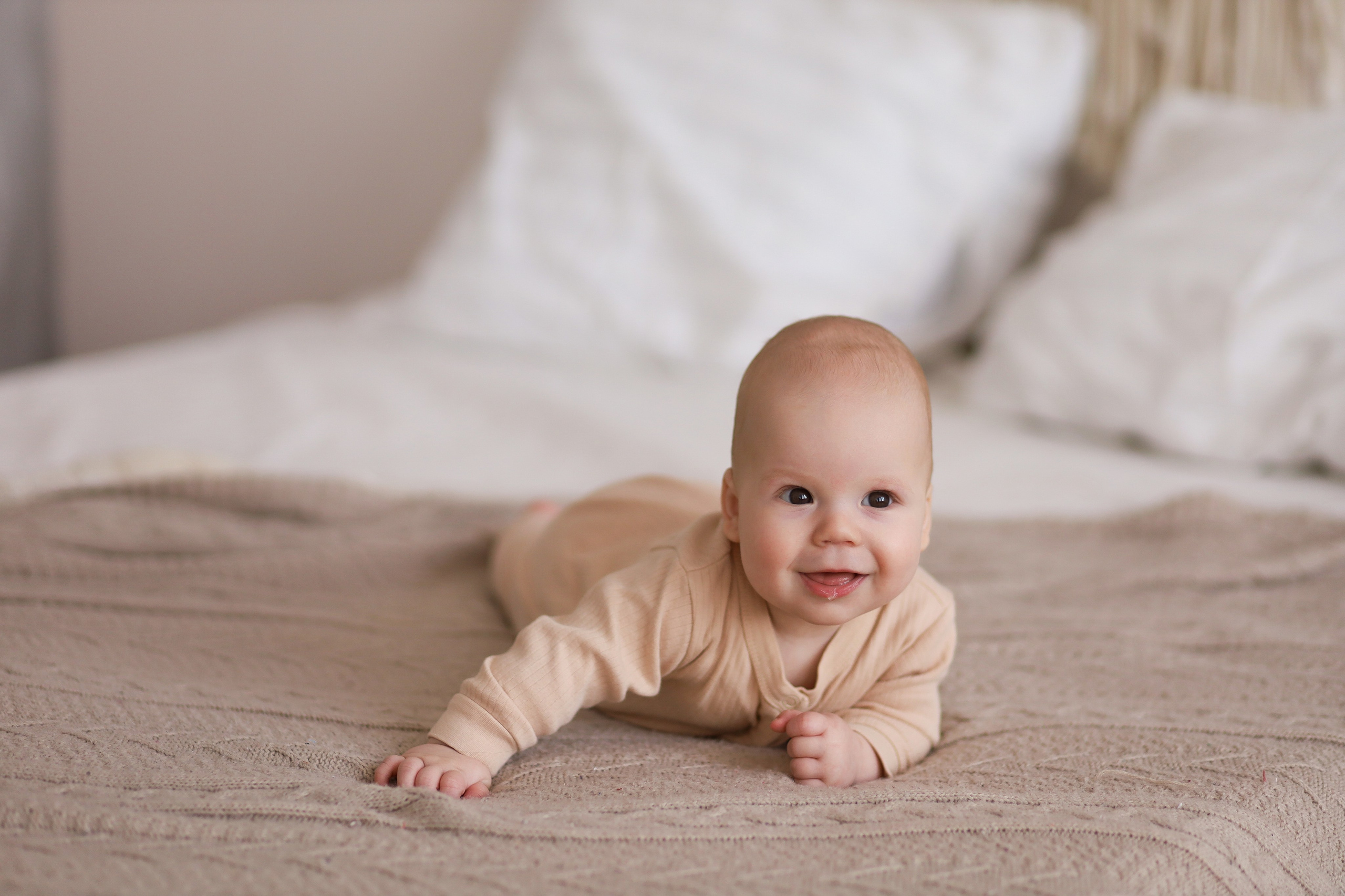 Семейная съёмка в белом зале. ФОТОГРАФ ХАБАРОВСК АНАСТАСИЯ РАЧЕНКОВА