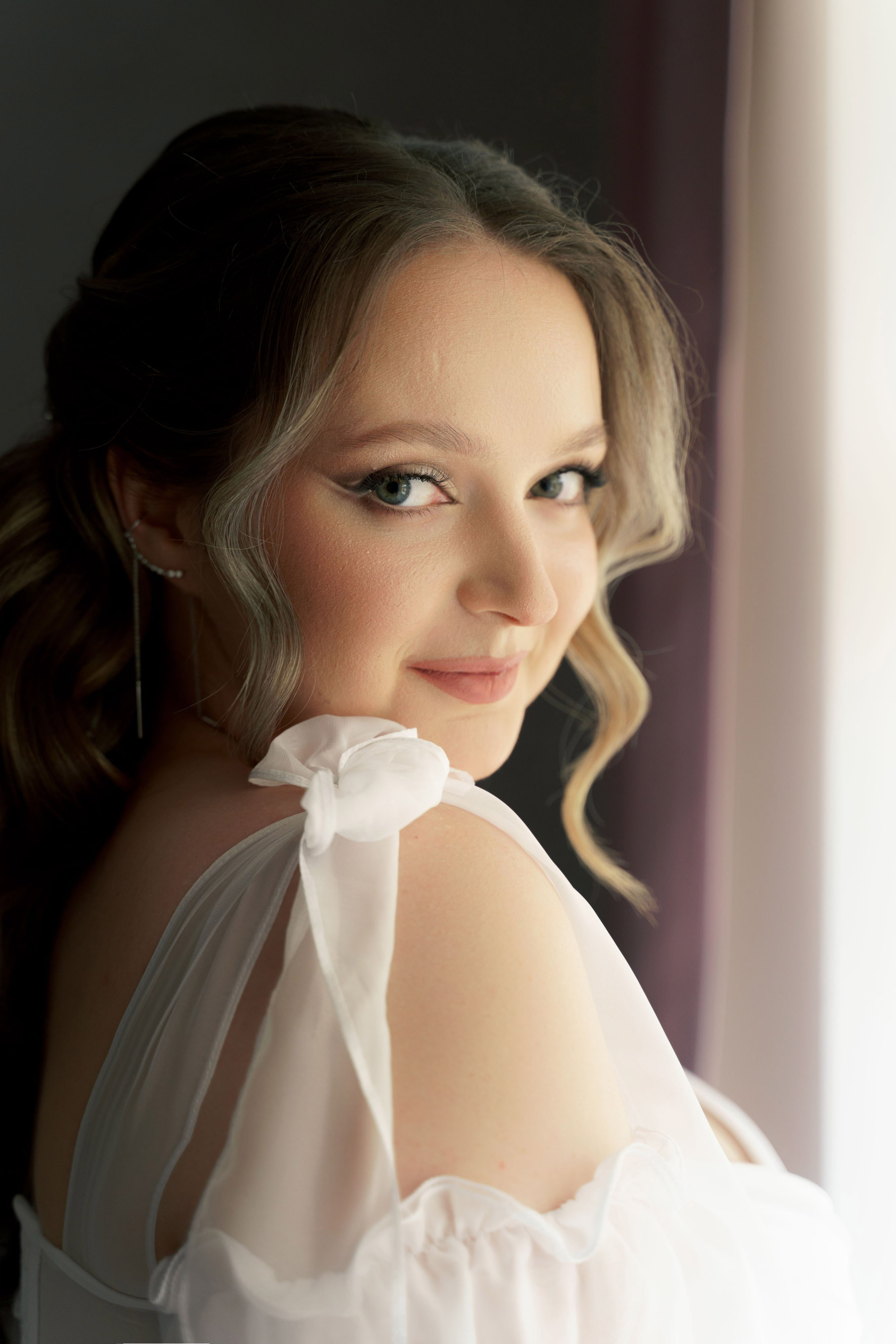 фотосессия сборов  невесты в отеле