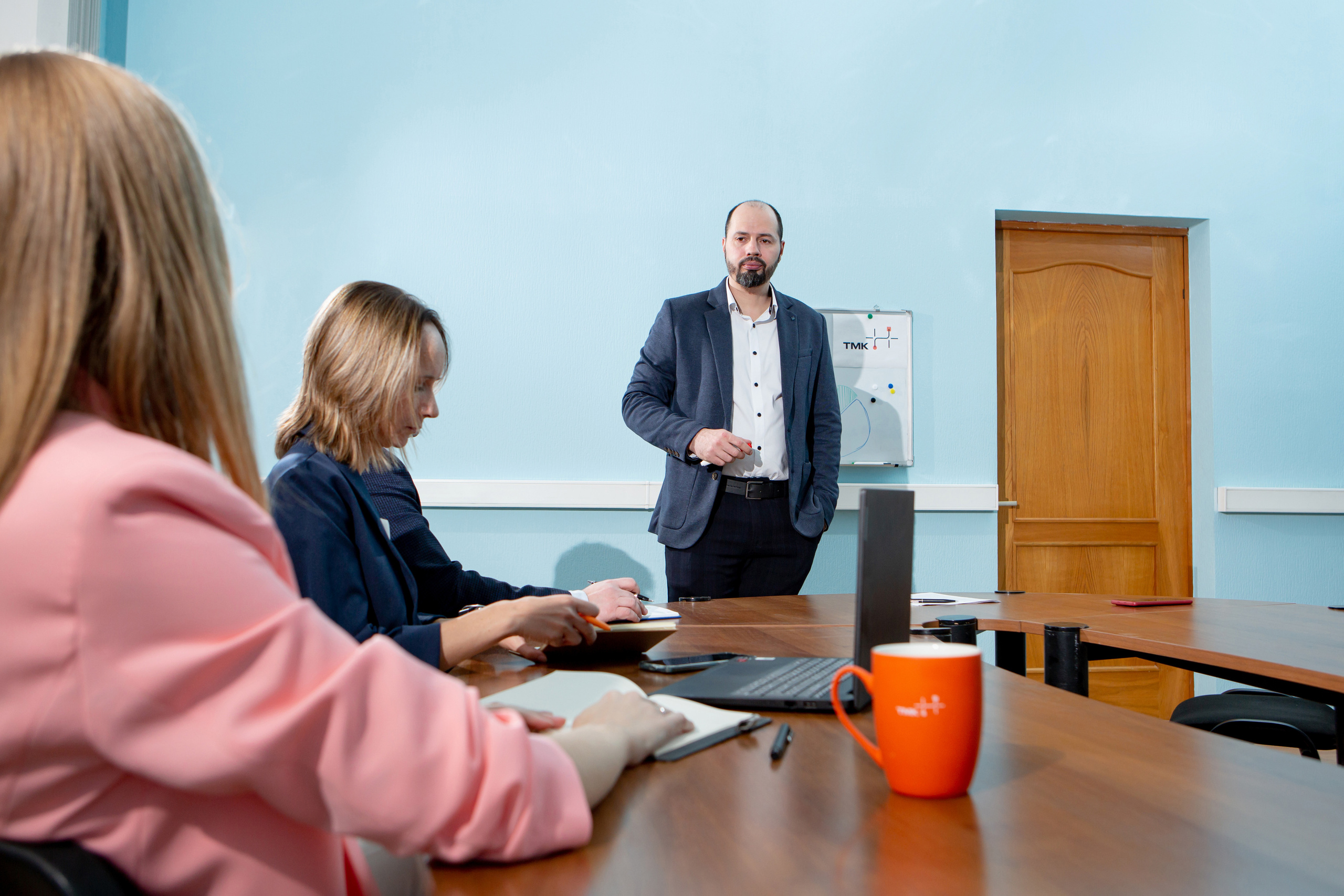 Бизнес портрет — жизнь офиса. Фотограф Алла Гусева