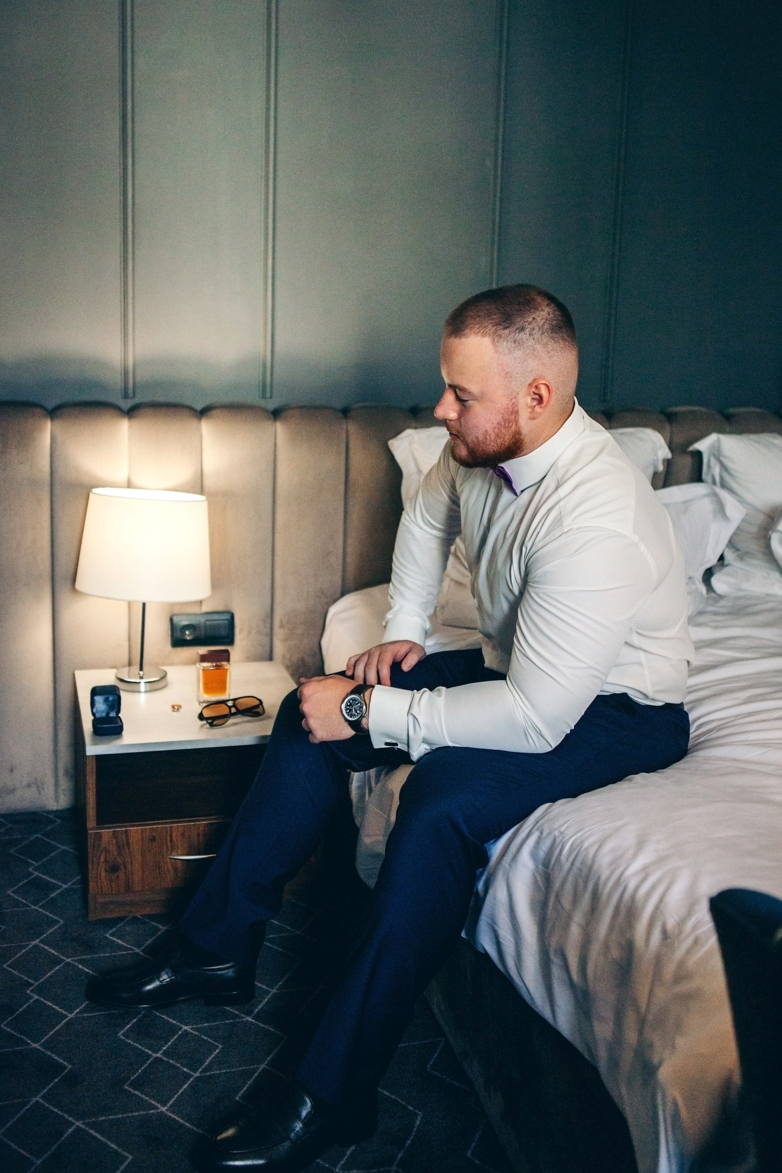 Свадебная фотосессия в отеле hartwell hotel и на патриарших прудах. Фотограф Ольга Ефремова