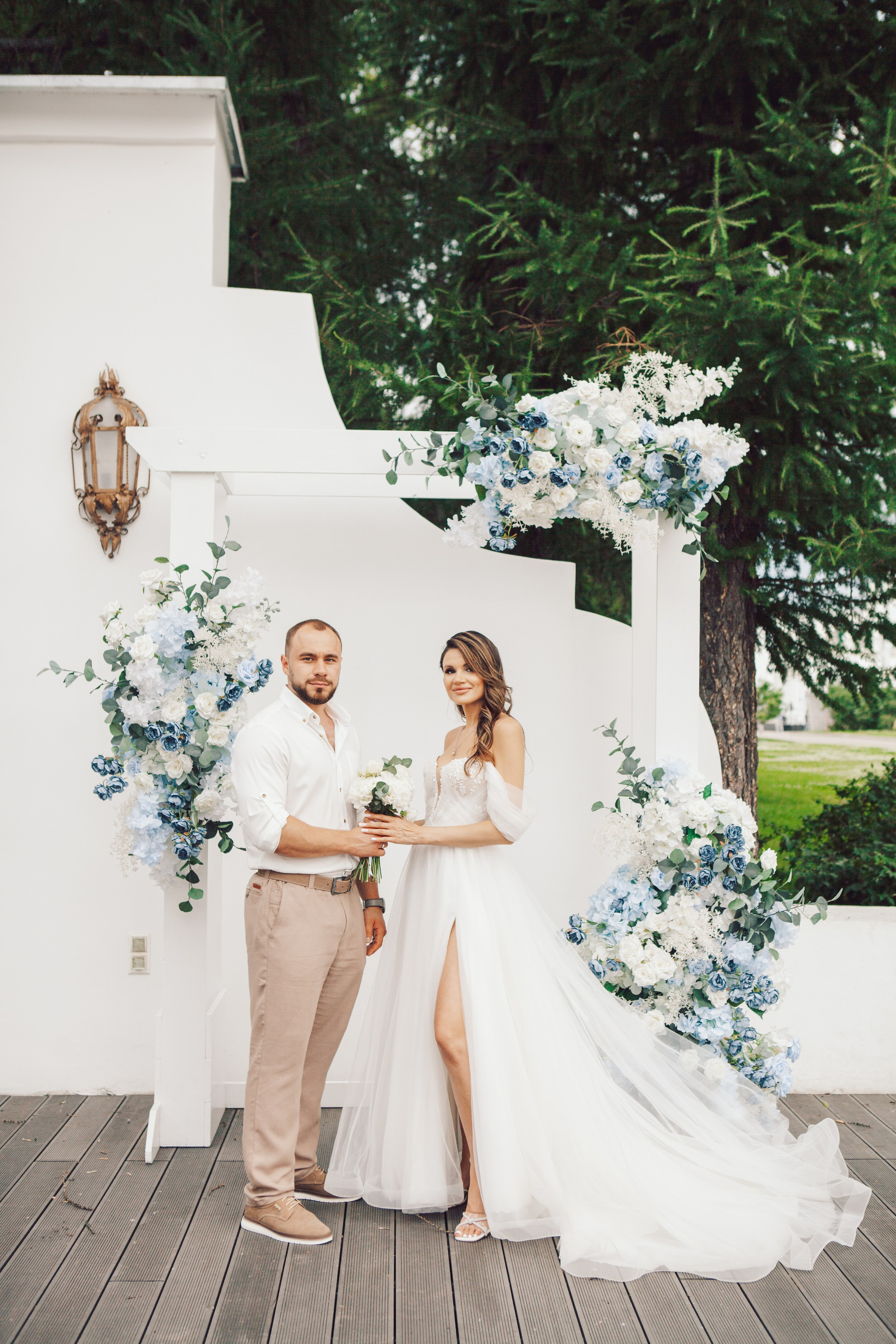 Молодожены в павильоне космонавтики и авиации №34 на вднх и в ресторане московское небо. Фотограф Ольга Ефремова