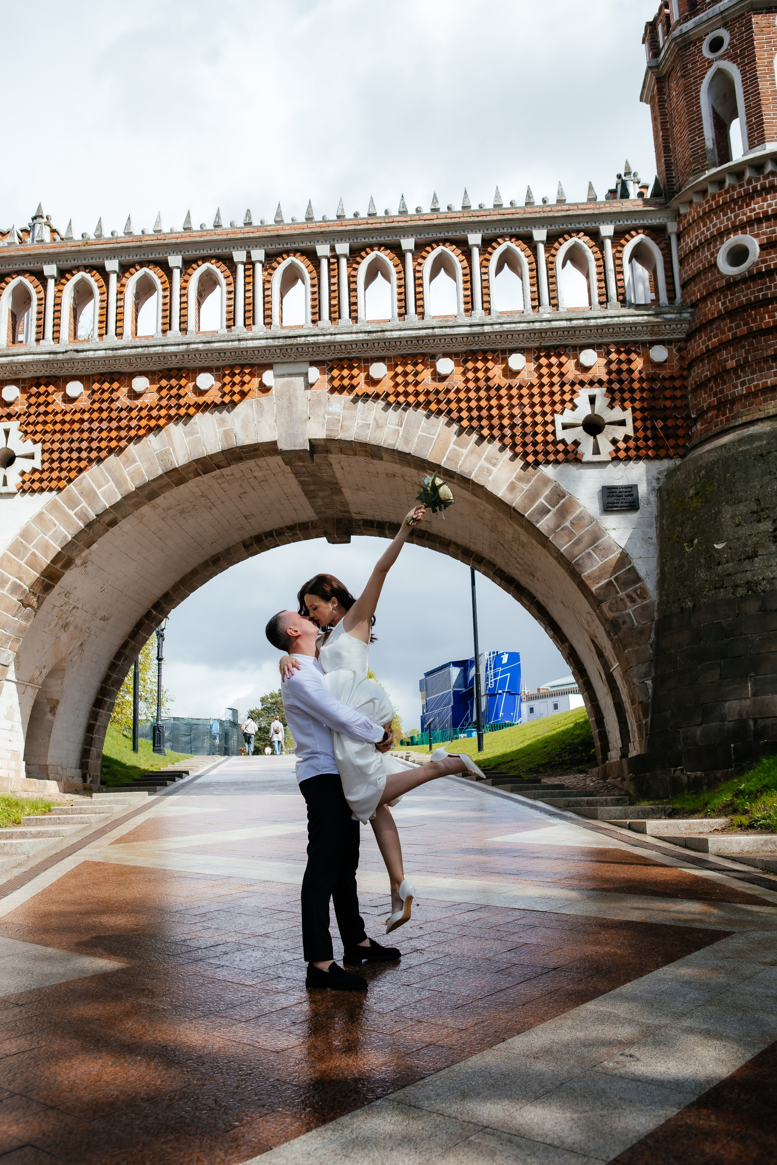 Свадебная фотопрогулка в музее заповеднике Царицыно. Свадебный фотограф в Москве