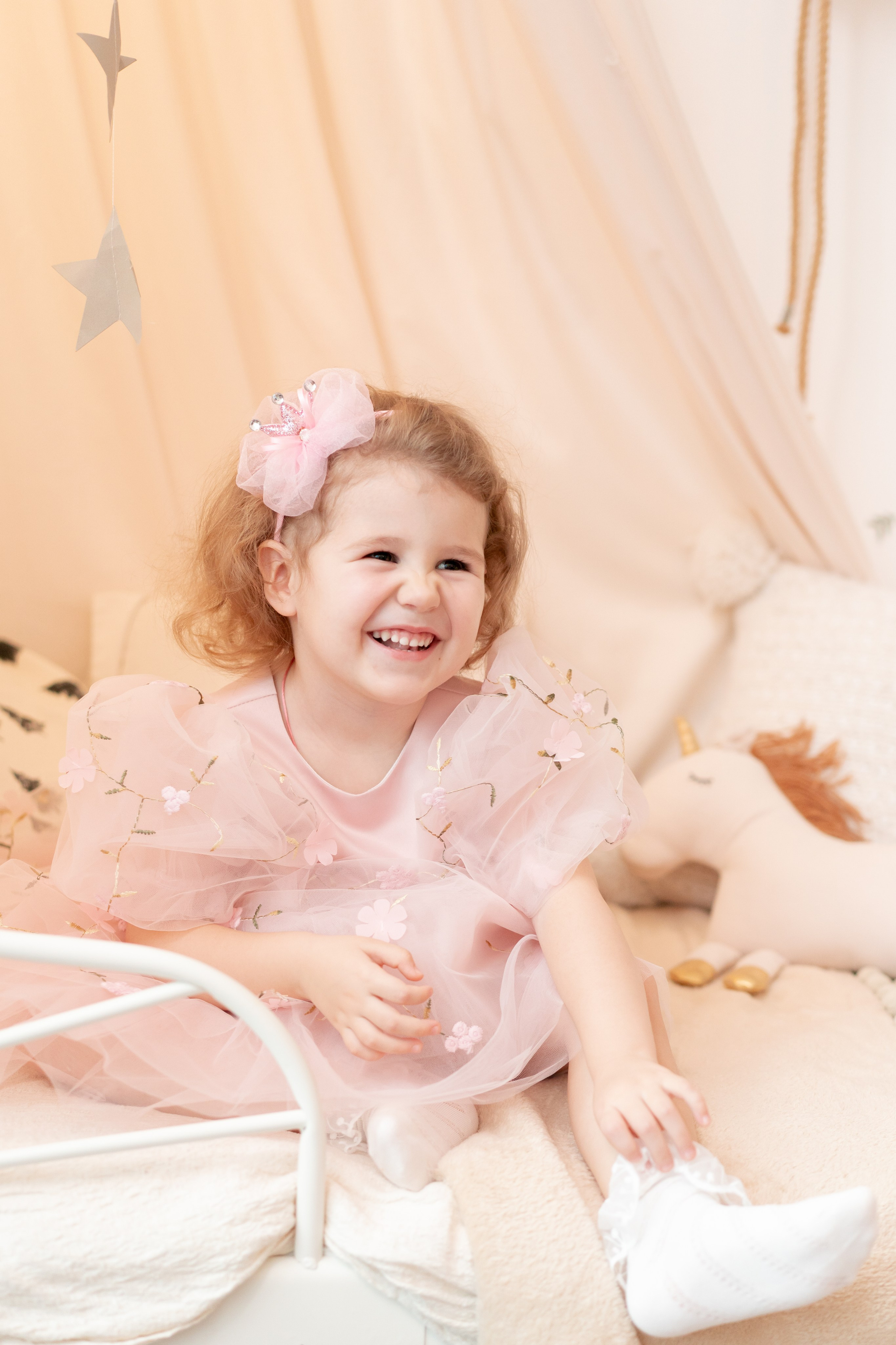 С Днём Рождения ребенка, портрет. Детская, семейная фотостудия в Санкт-Петербурге