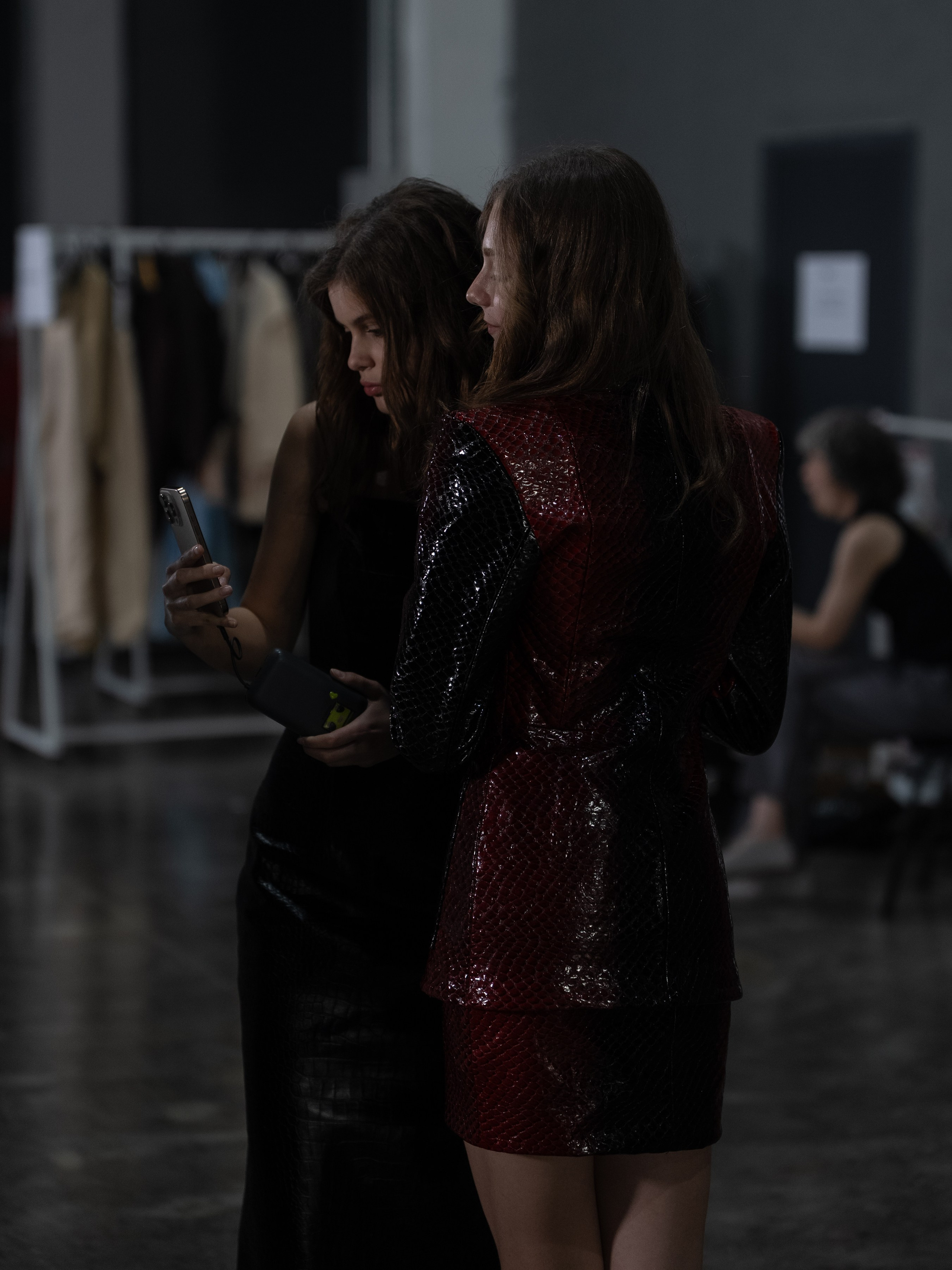 Visa Fashion Week Pre-Fall 2026 April BackStage Day 1. Сайт Алматинского НЮ АРТ, будуар и фэшн фотографа Дениса Карпенко