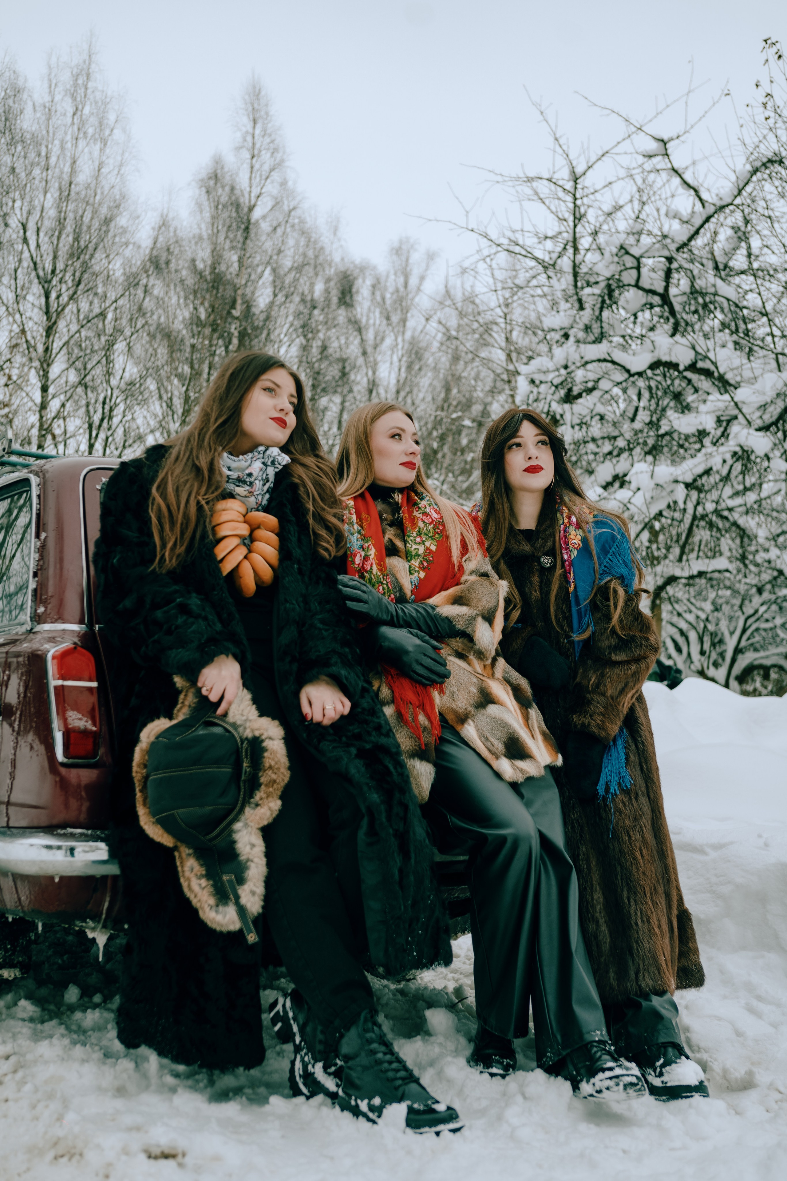 Звенит январская вьюга. Главная