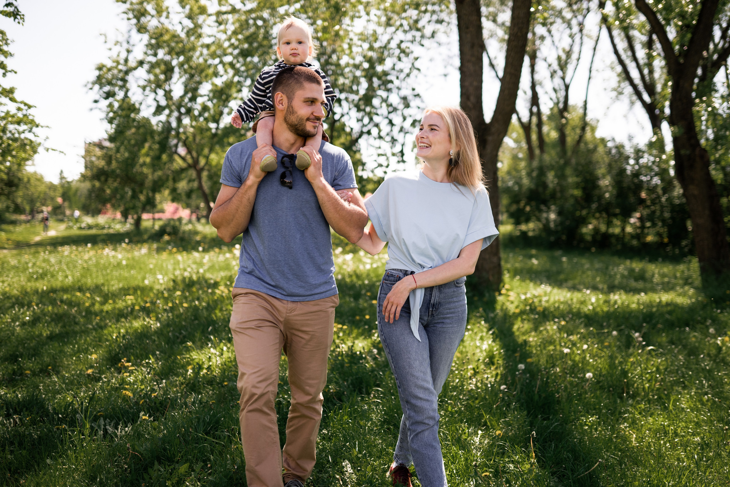 Прогулка в яблоневом саду. Семейный и детский фотограф в Санкт-Петербурге Дарина Герчиу