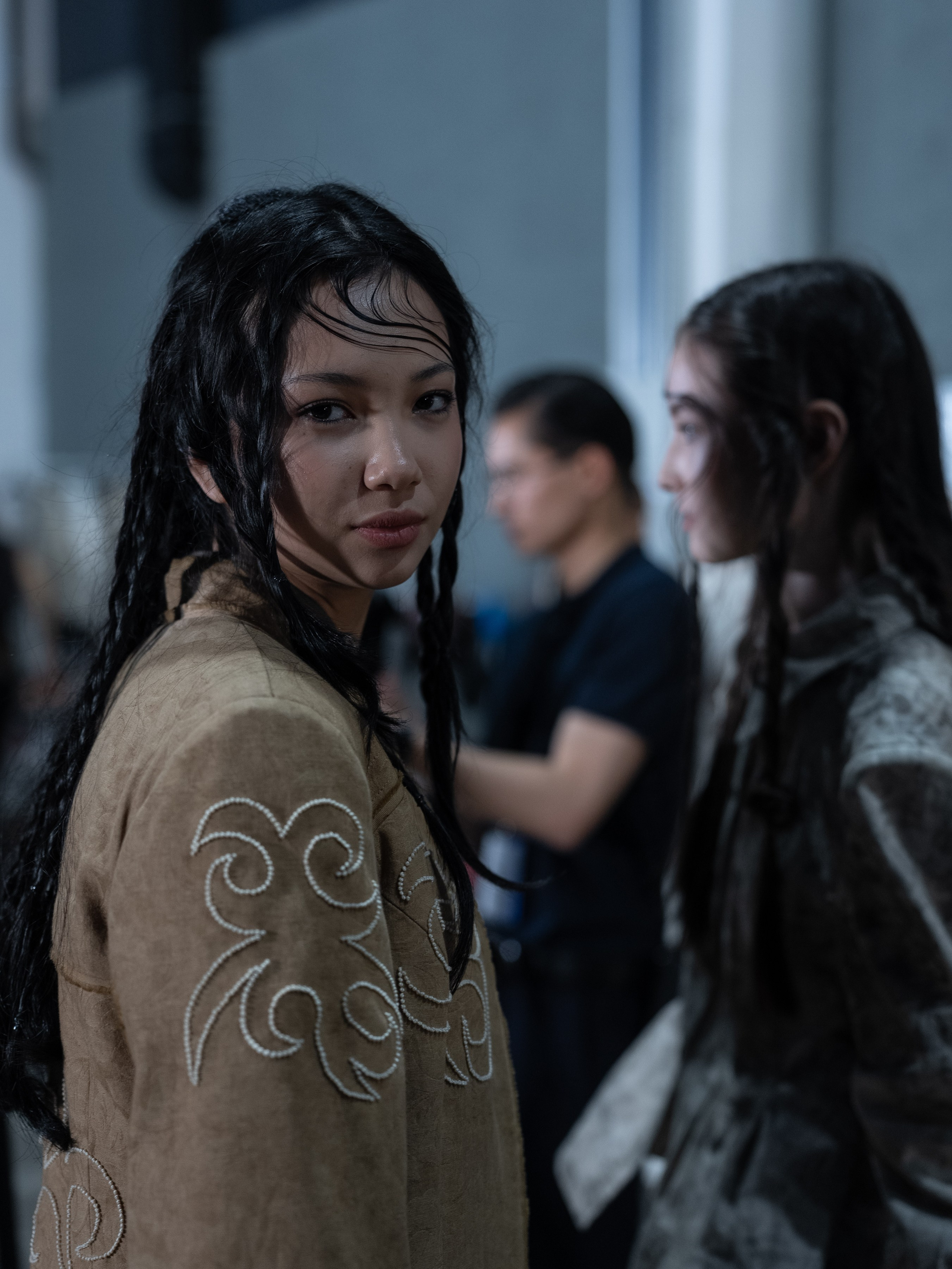 Visa Fashion Week Pre-Fall 2026 April BackStage Day 1. Сайт Алматинского НЮ АРТ, будуар и фэшн фотографа Дениса Карпенко