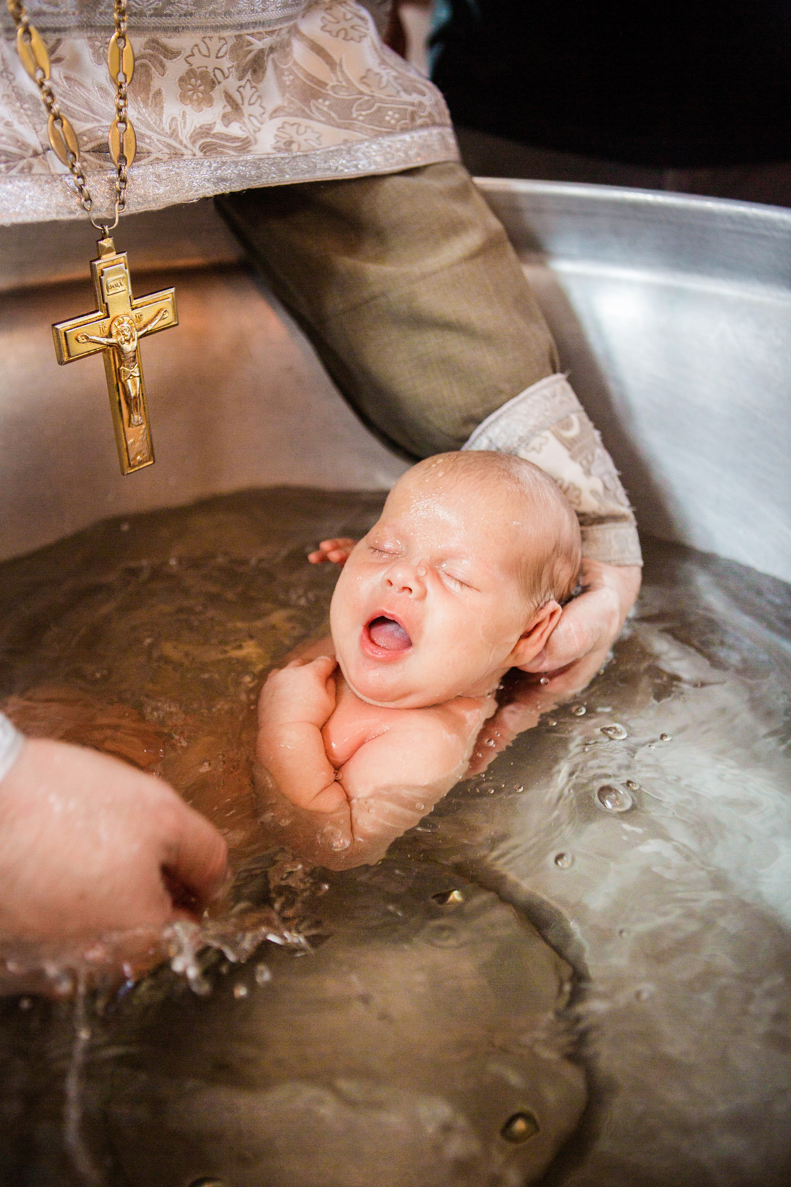 Крещение Надежды. Свято-Троицкий собор. Свадебный семейный и детский фотограф в Краснодаре Карина Федоровская