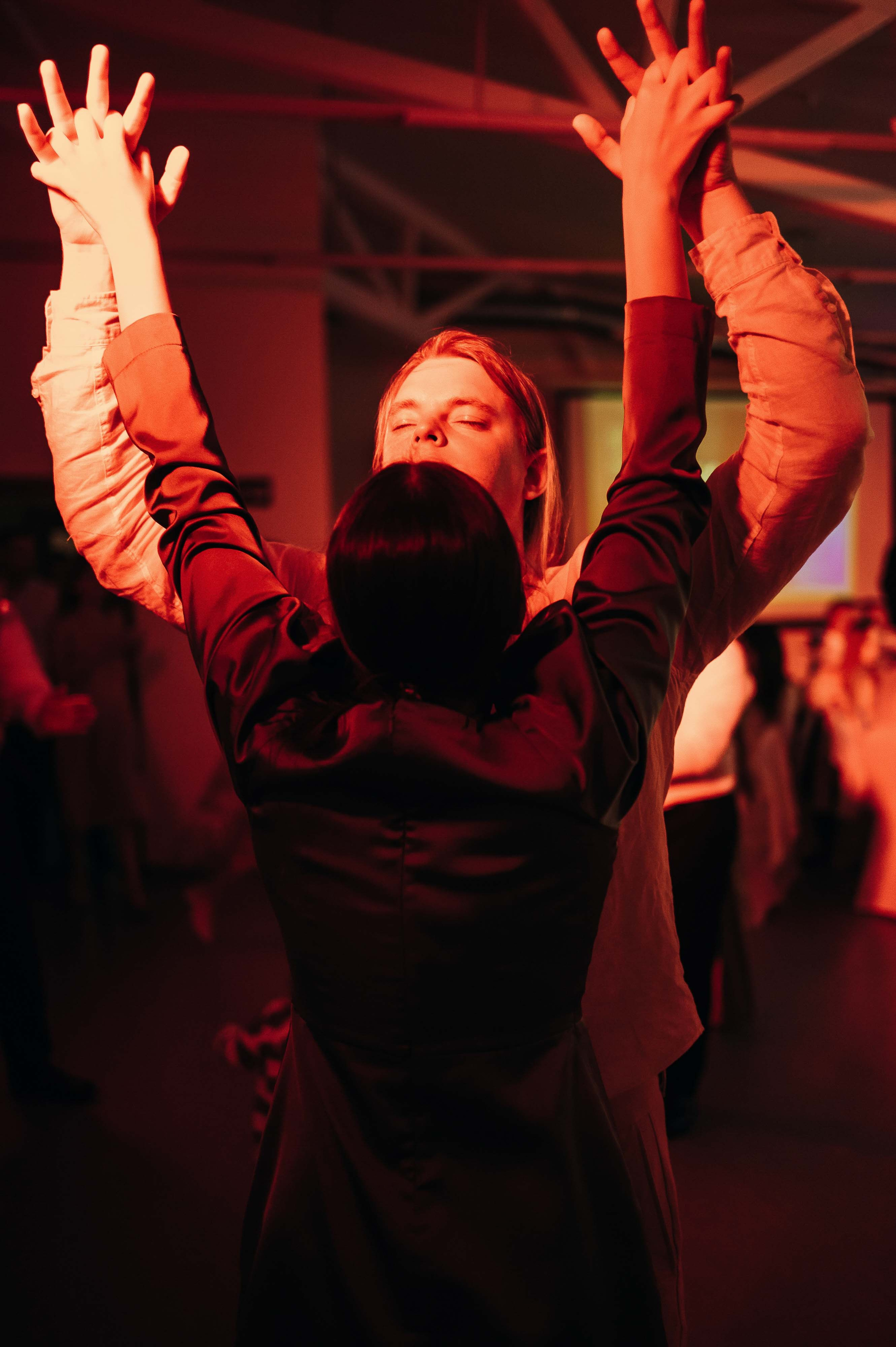 Совместные сборы в отеле. Свадебный и семейный фотограф в Котласе Никита Попов