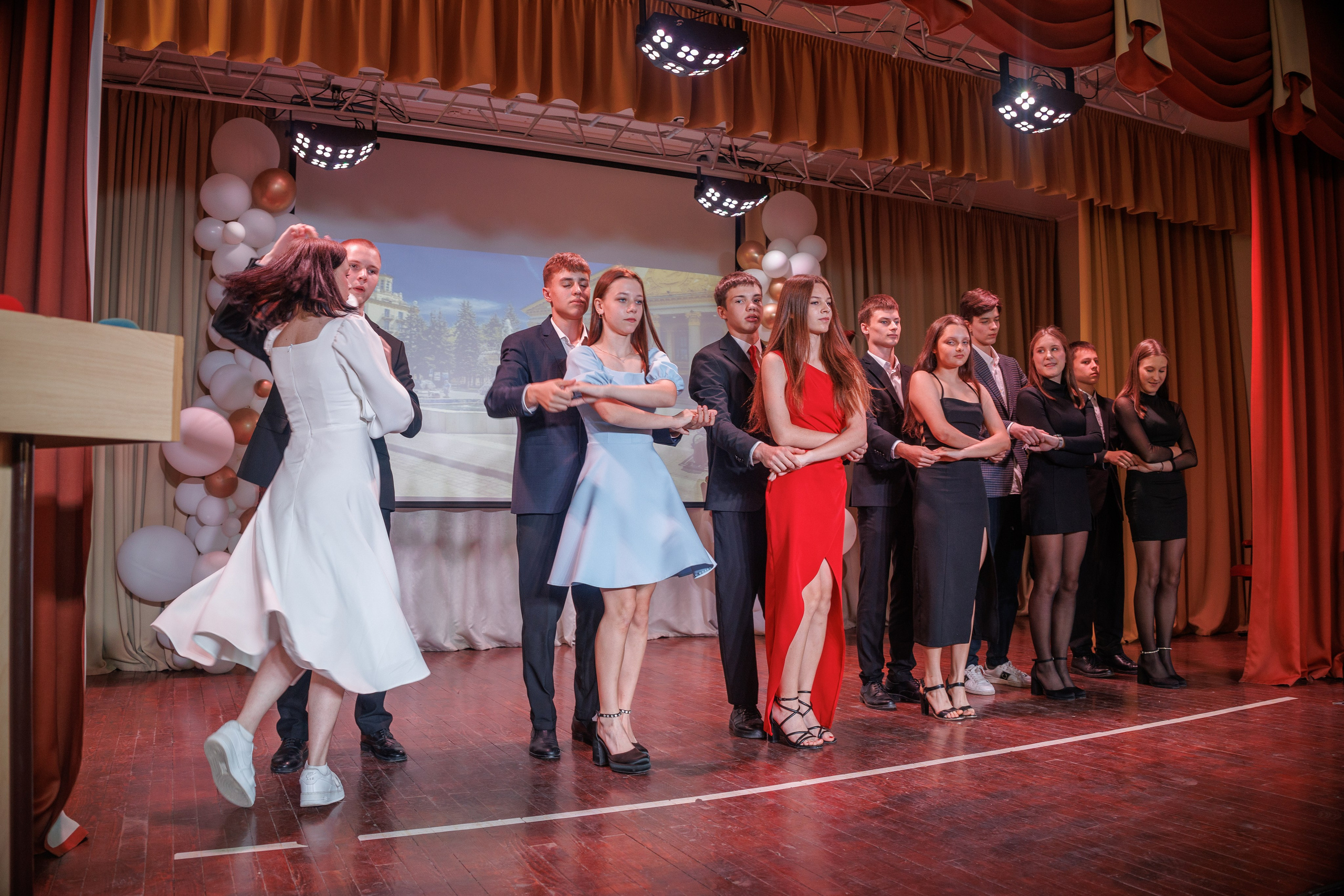 Вручение аттестатов. Свадебный и семейный фотограф в Новосибирске Ирина Дорошкова