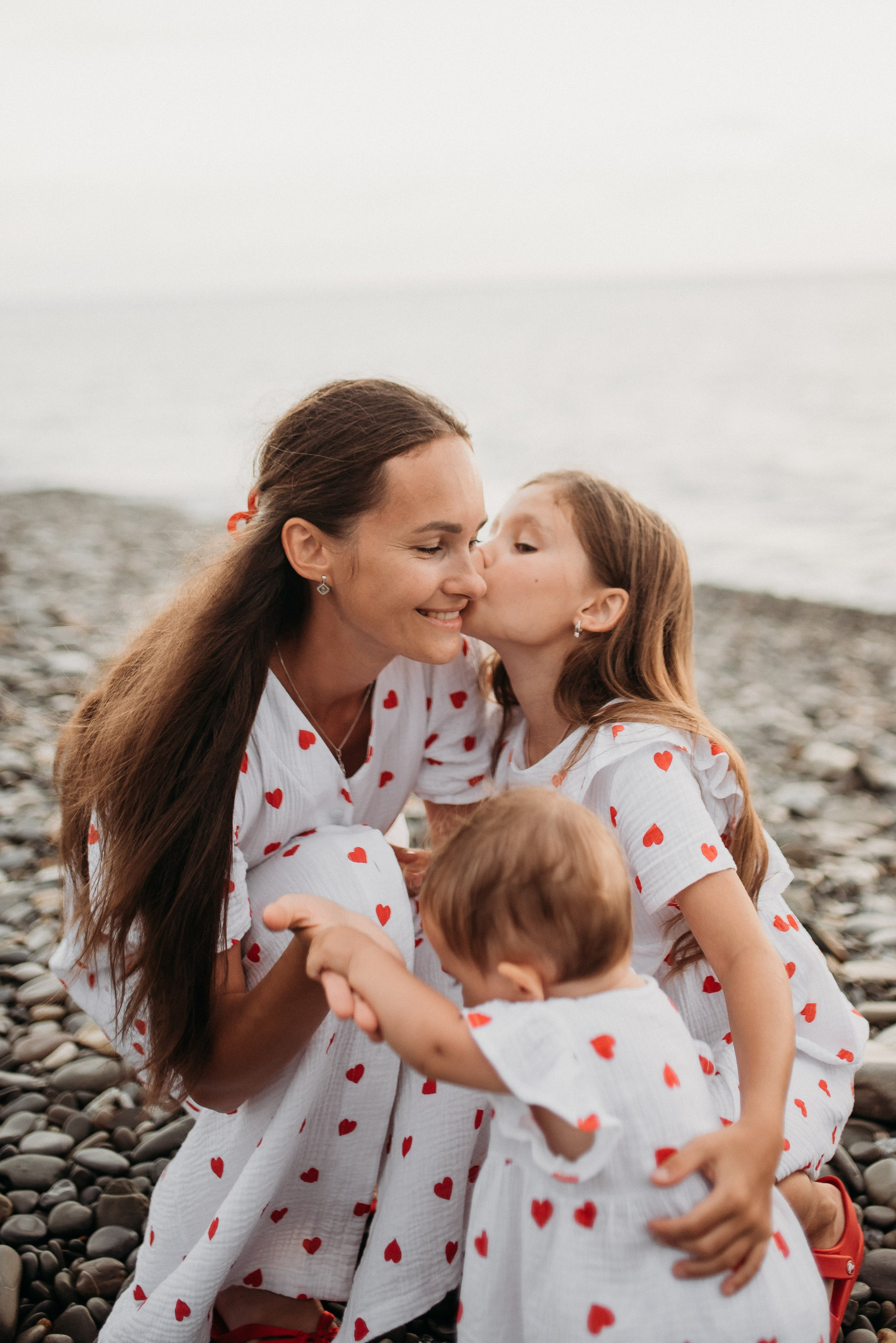 Семейная морская фотосессия на берегу Сочи. Фотограф в Сочи — Маргарита Поганова