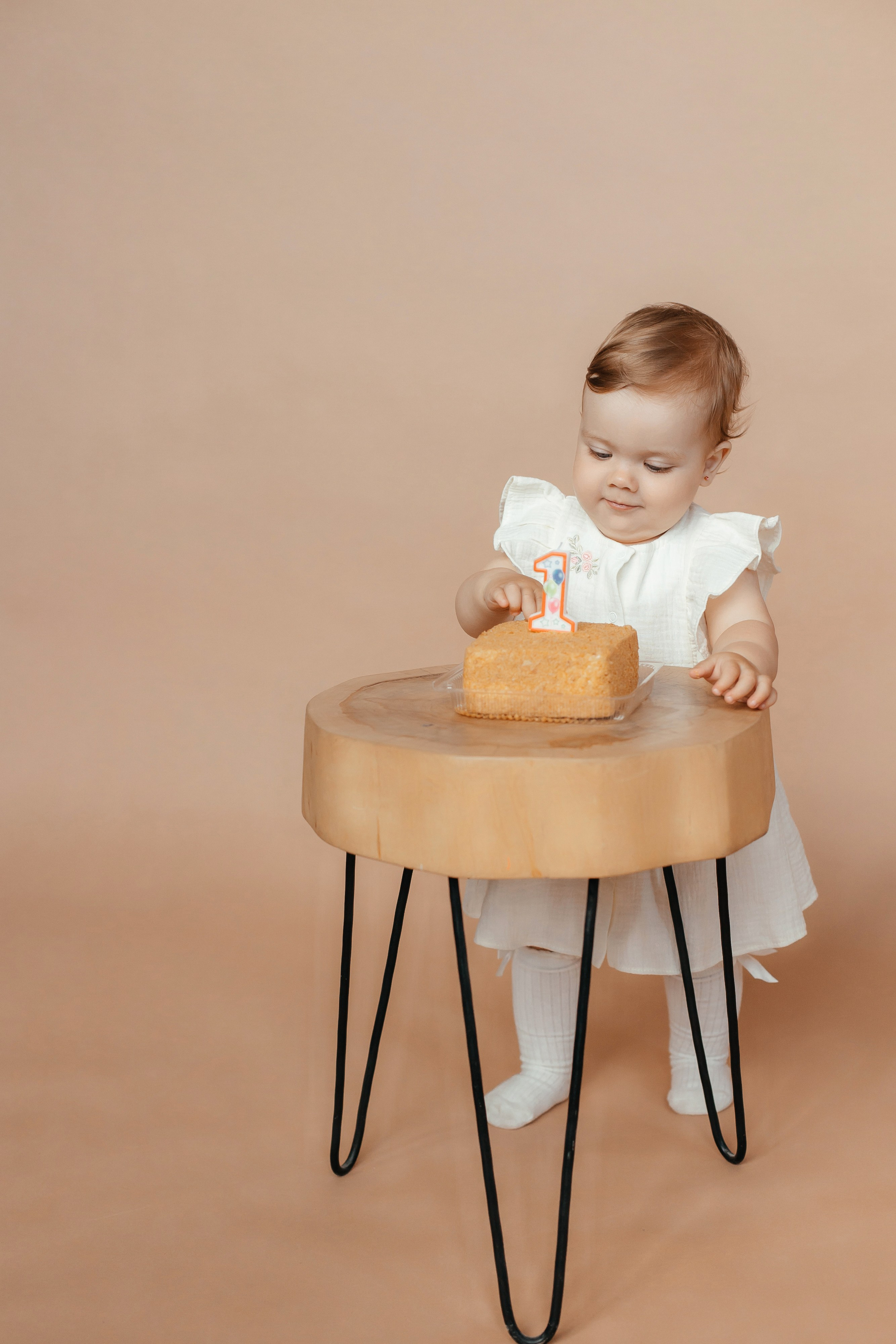 Первый год и первый торт. Фотограф Елена Краснопевцева