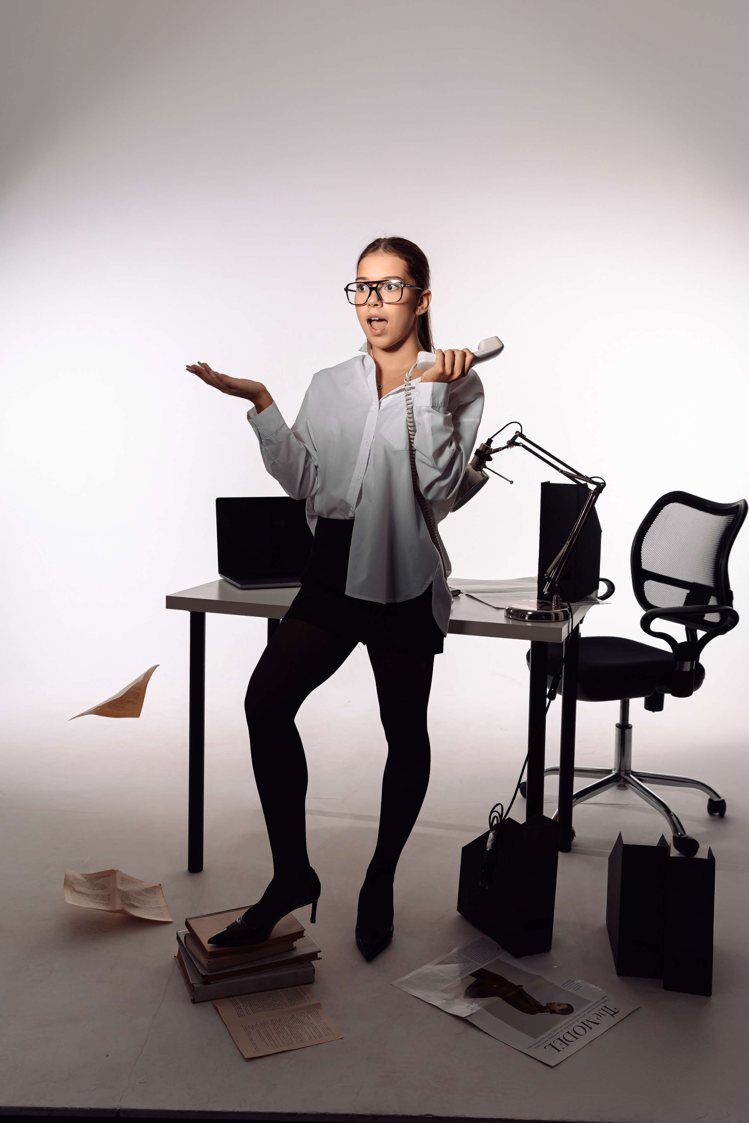 Экспресc Фотосессия в стилe «ОФИC» 💻☎️📠👓📇. Фотограф Евгения Улаз