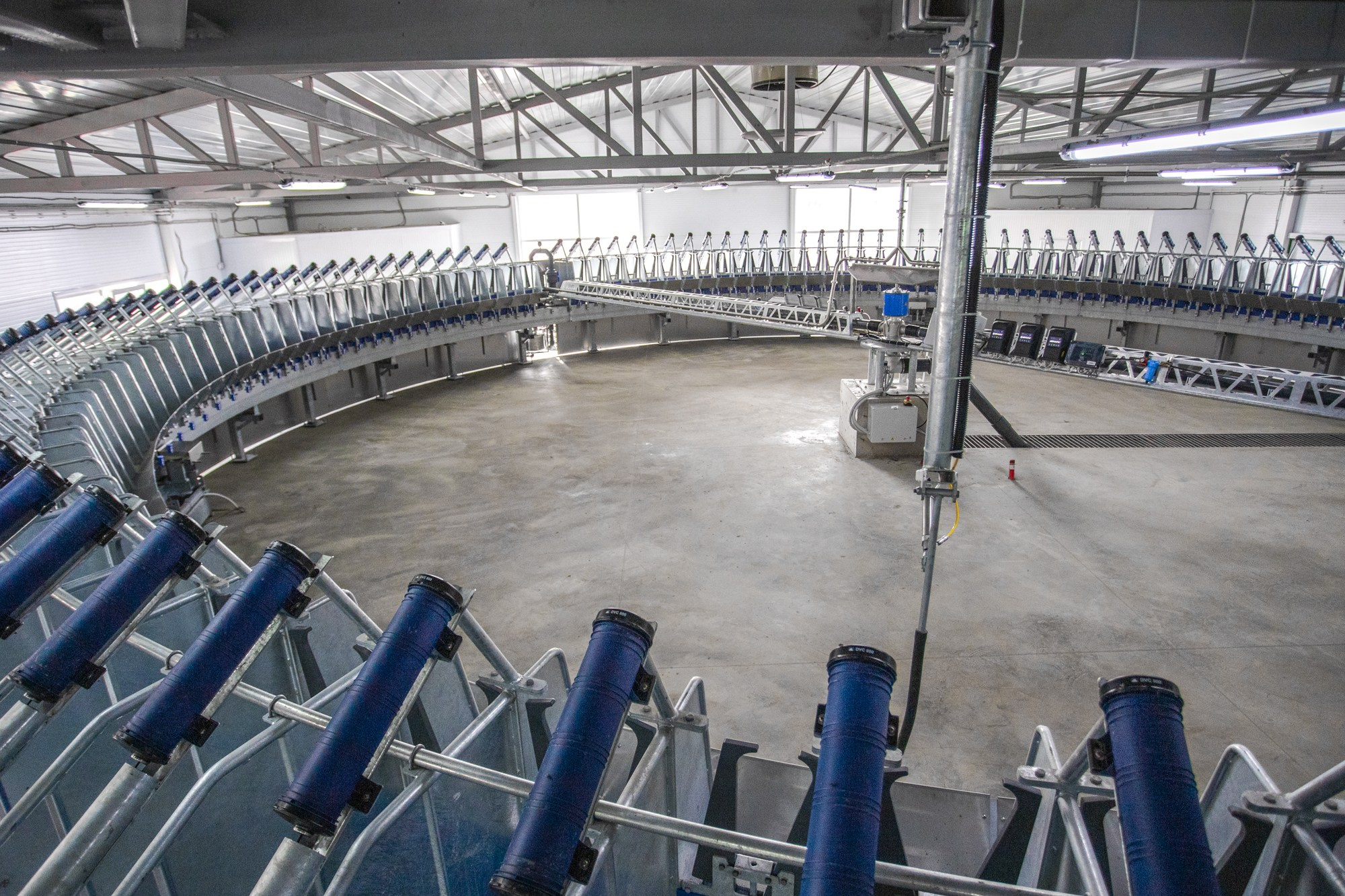 Открытие карусели для дойки скота. Репортажный, промышленный и маркетплейс-фотограф Дмитрий Чернат